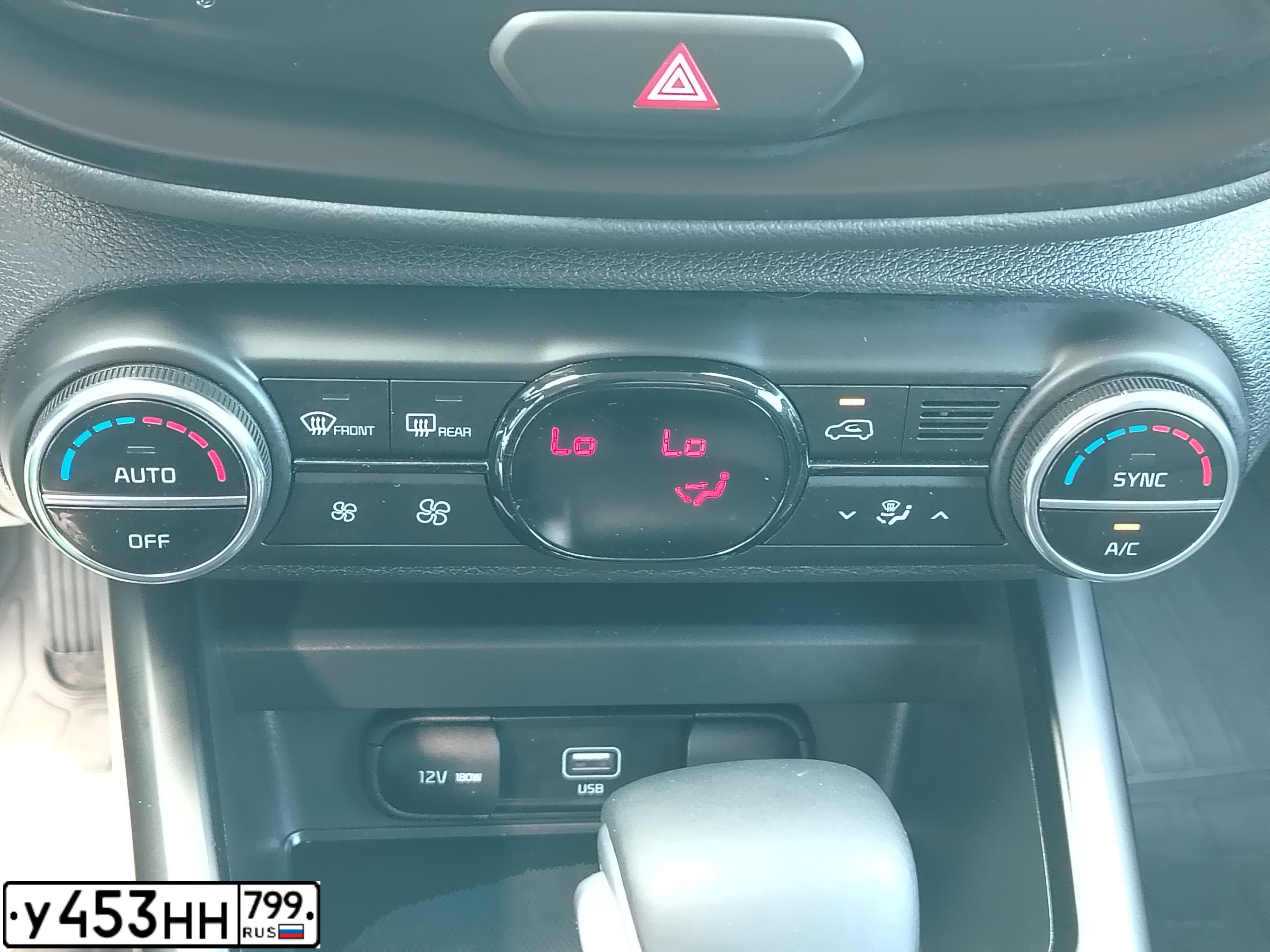 Фото автомобиля AUDI A4, 2018 — госномер У453НР799. Цвет: ТЕМНО-ЗЕЛЕНЫЙ