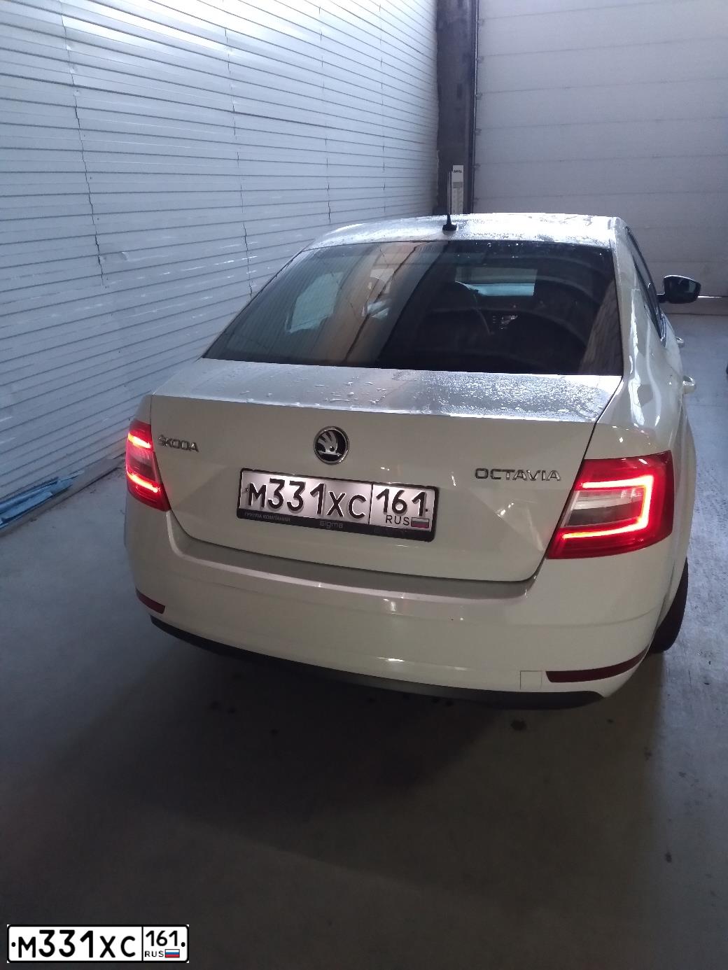 Фото автомобиля SKODA OCTAVIA, 2017 — госномер М331ХС161. Цвет: Белый
