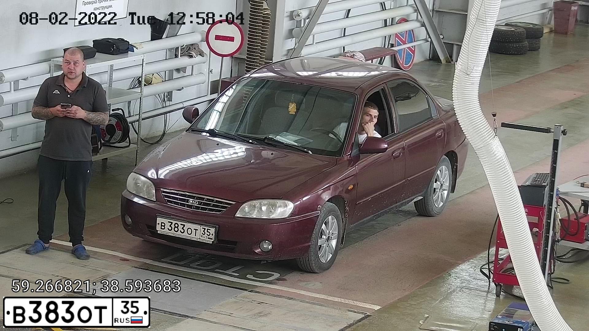 Фото автомобиля KIA SPECTRA, 2006 — госномер В383ОТ35. Цвет: КРАСНЫЙ ПЕРЕЦ