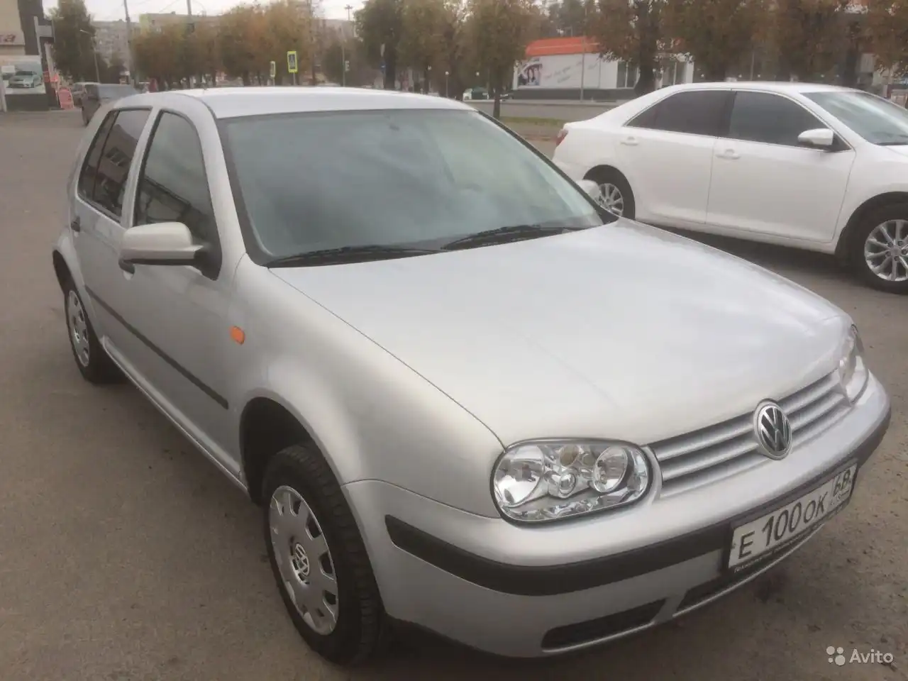 Фото автомобиля VOLKSWAGEN MULTIVAN, 2009 — госномер Е111УЕ126. Цвет: ЧЕРНЫЙ
