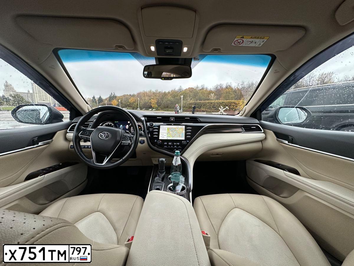 Фото автомобиля TOYOTA CAMRY, 2021 — госномер Х751ТМ797. Цвет: ЧЕРНЫЙ