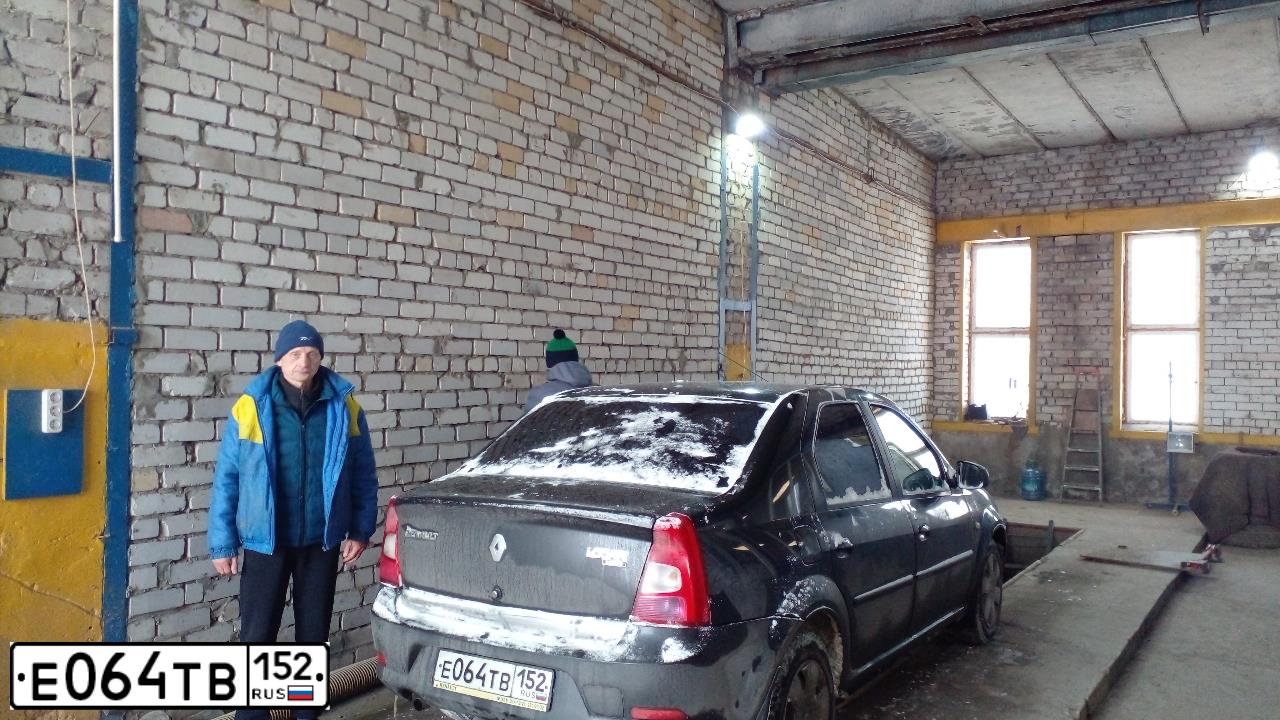 Фото автомобиля RENAULT LOGAN, 2011 — госномер А811ВС252. Цвет: ЧЕРНЫЙ