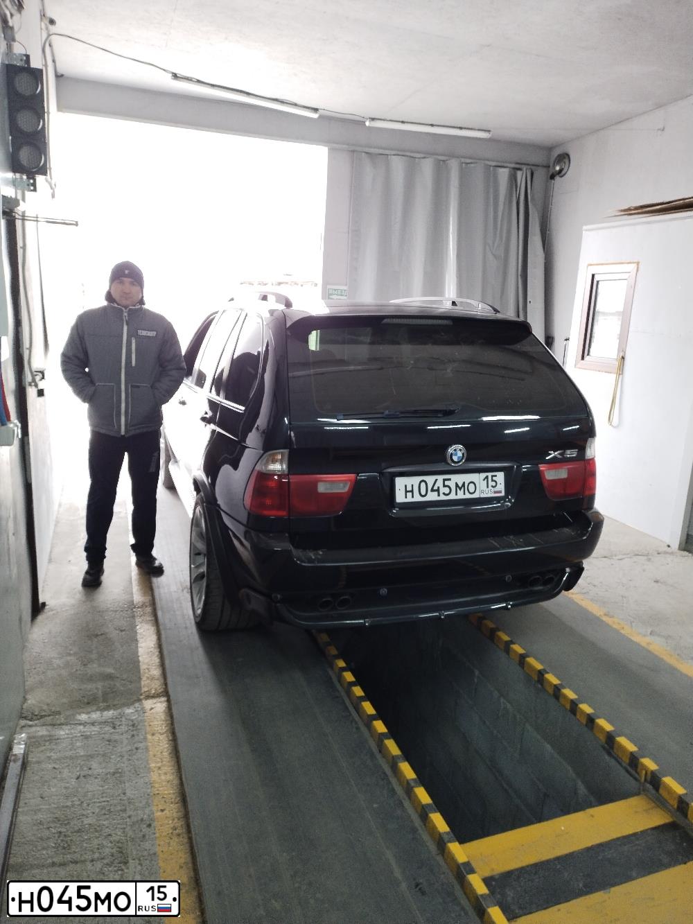 Фото автомобиля BMW X5, 2004 — госномер Н045МО15