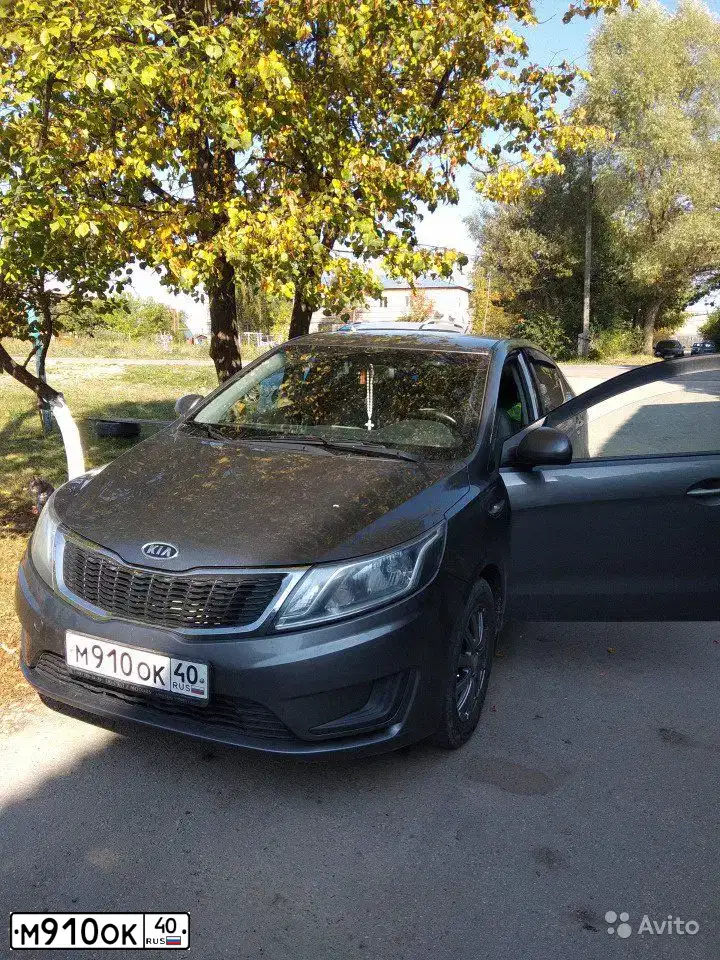 Фото автомобиля KIA RIO, 2011 — госномер М910ОК40. Цвет: Серый