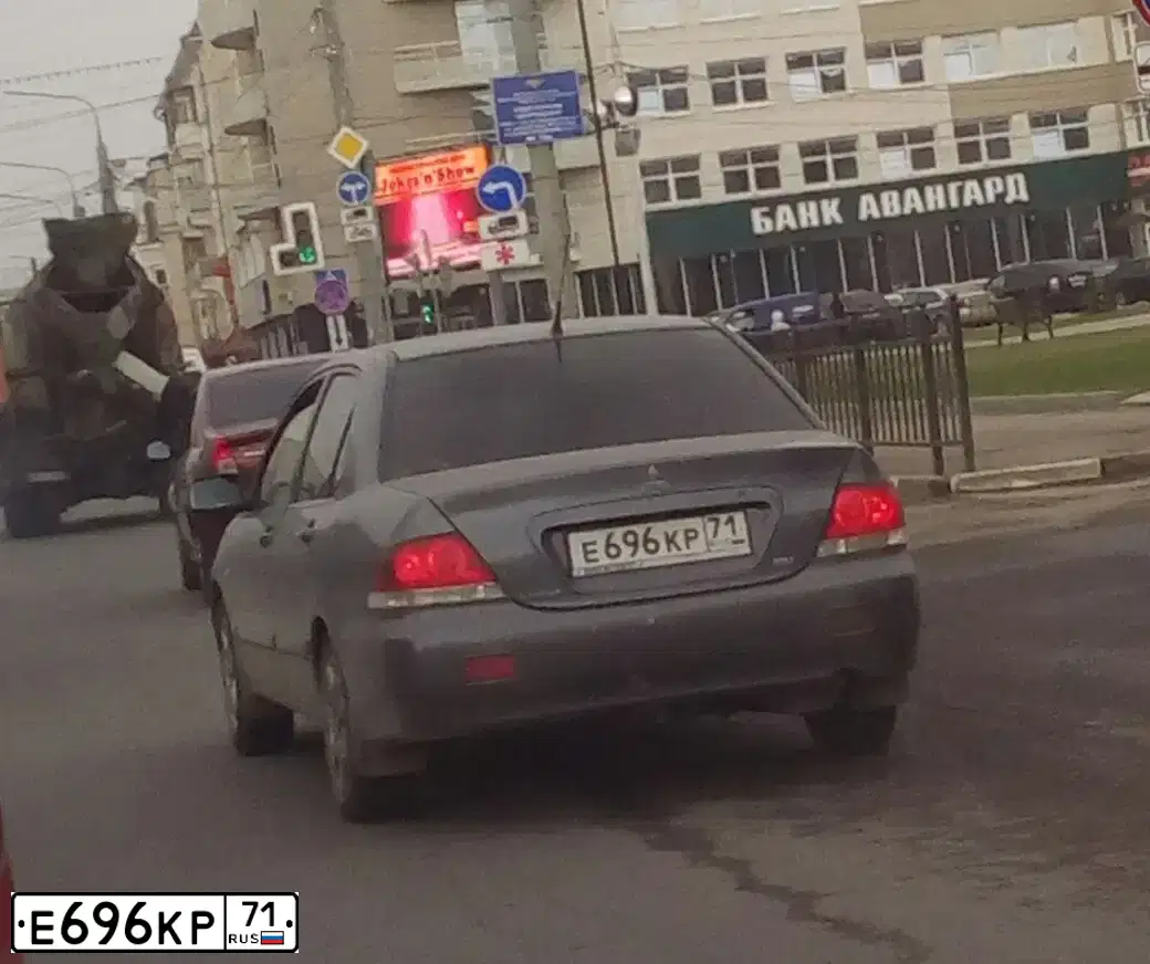 Фото автомобиля MITSUBISHI LANCER, 2005 — госномер Е696КР71. Цвет: СЕРЫЙ