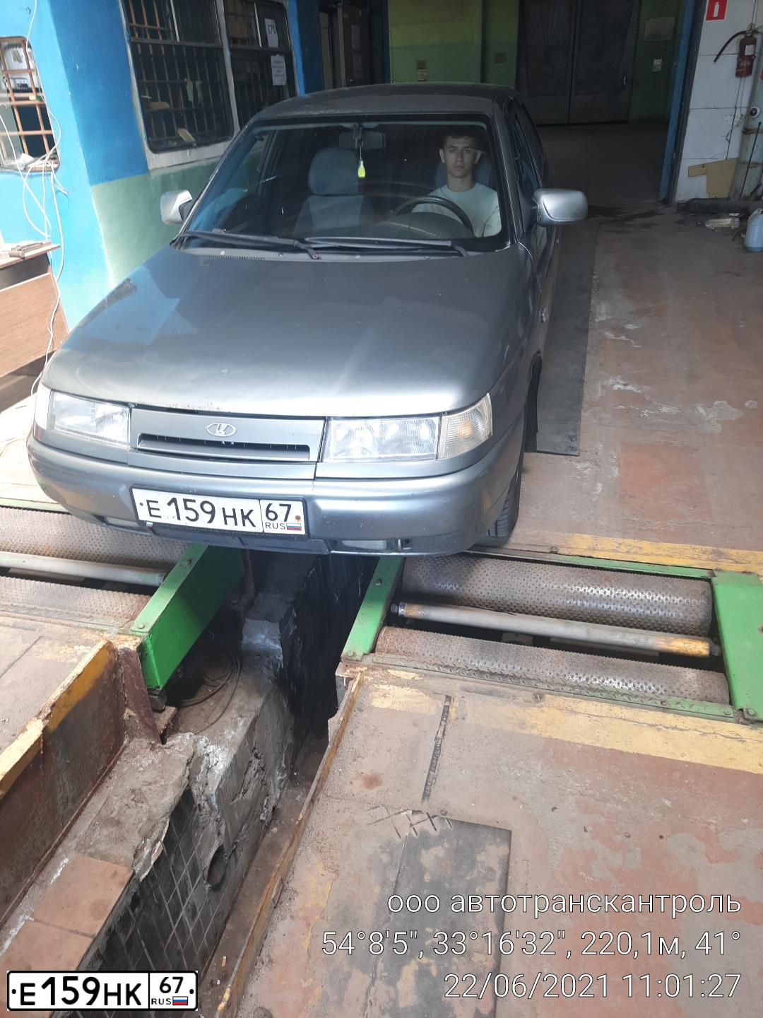 Фото автомобиля LADA 2112 LADA, 2007 — госномер У144ОС33. Цвет: СЕРО-ЗЕЛЕНЫЙ