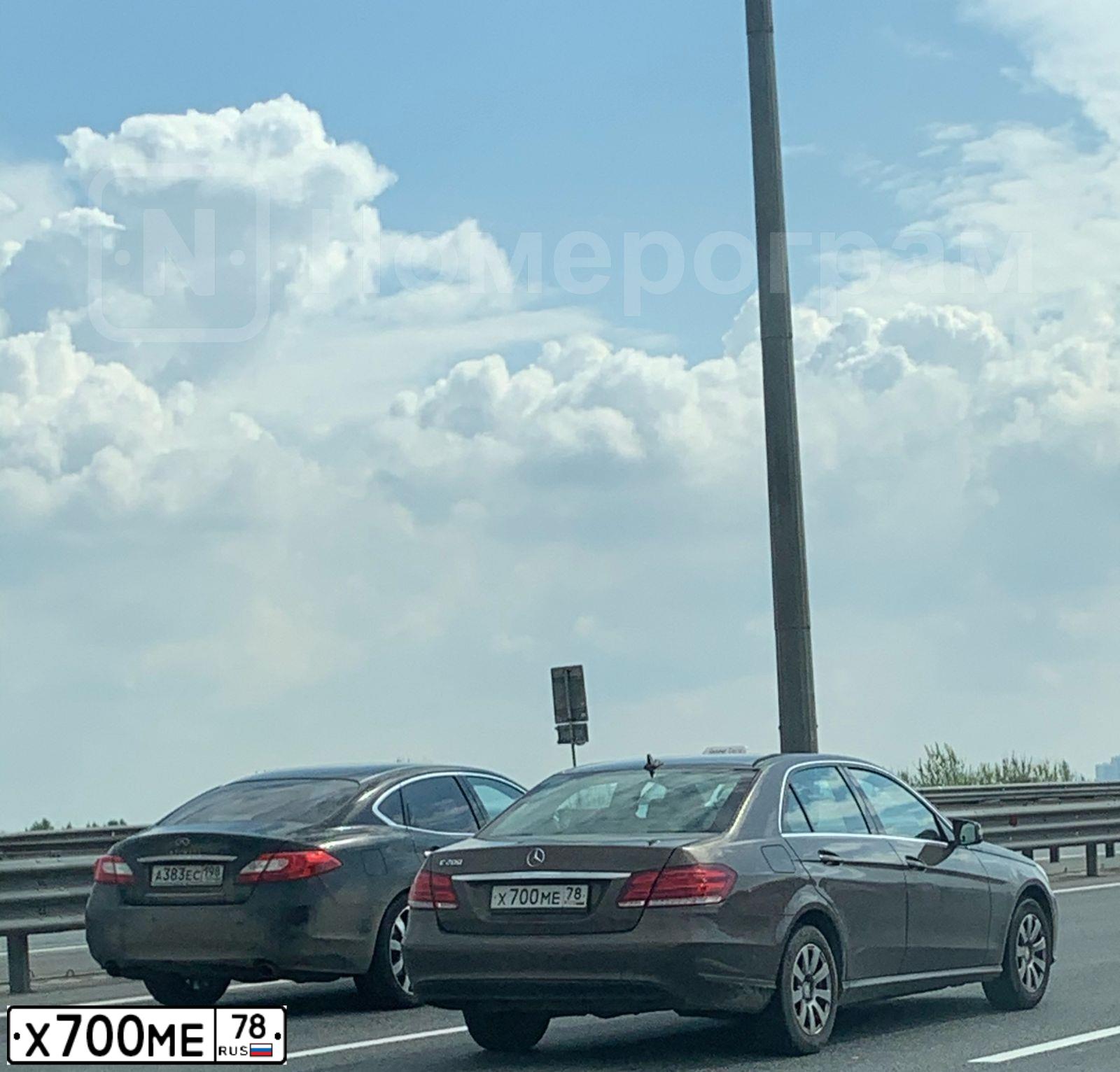 Фото автомобиля MERCEDES E-KLASSE, 2013 — госномер Х700МЕ78. Цвет: Коричневый