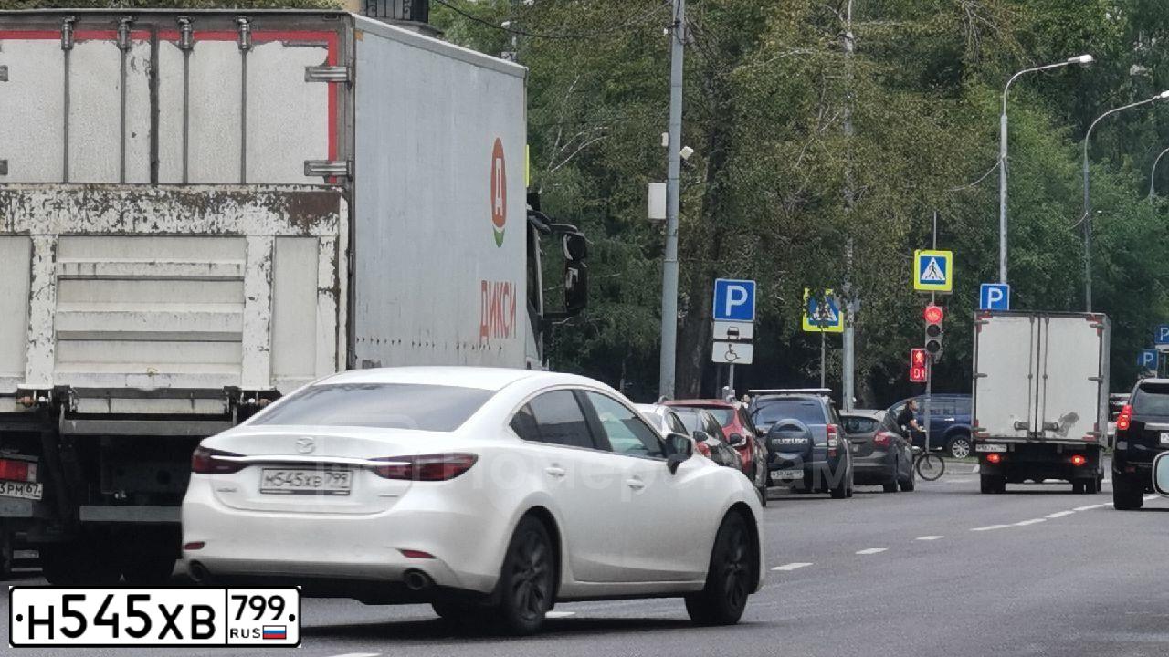 Фото автомобиля MITSUBISHI SPACE STAR, 2001 — госномер С608АЕ250. Цвет: СЕРЕБРИСТЫЙ