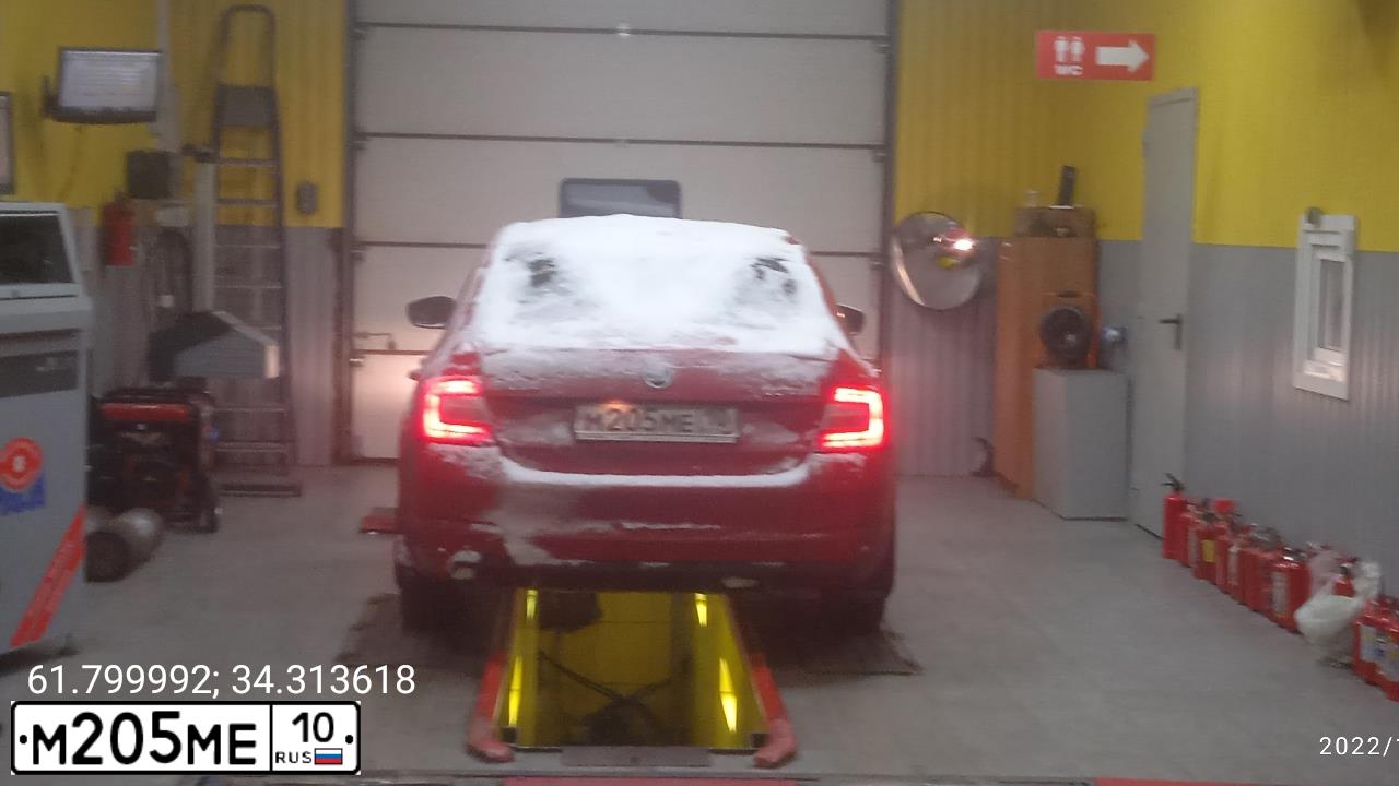 Фото автомобиля SKODA OCTAVIA, 2014 — госномер М205МЕ10. Цвет: КРАСНЫЙ