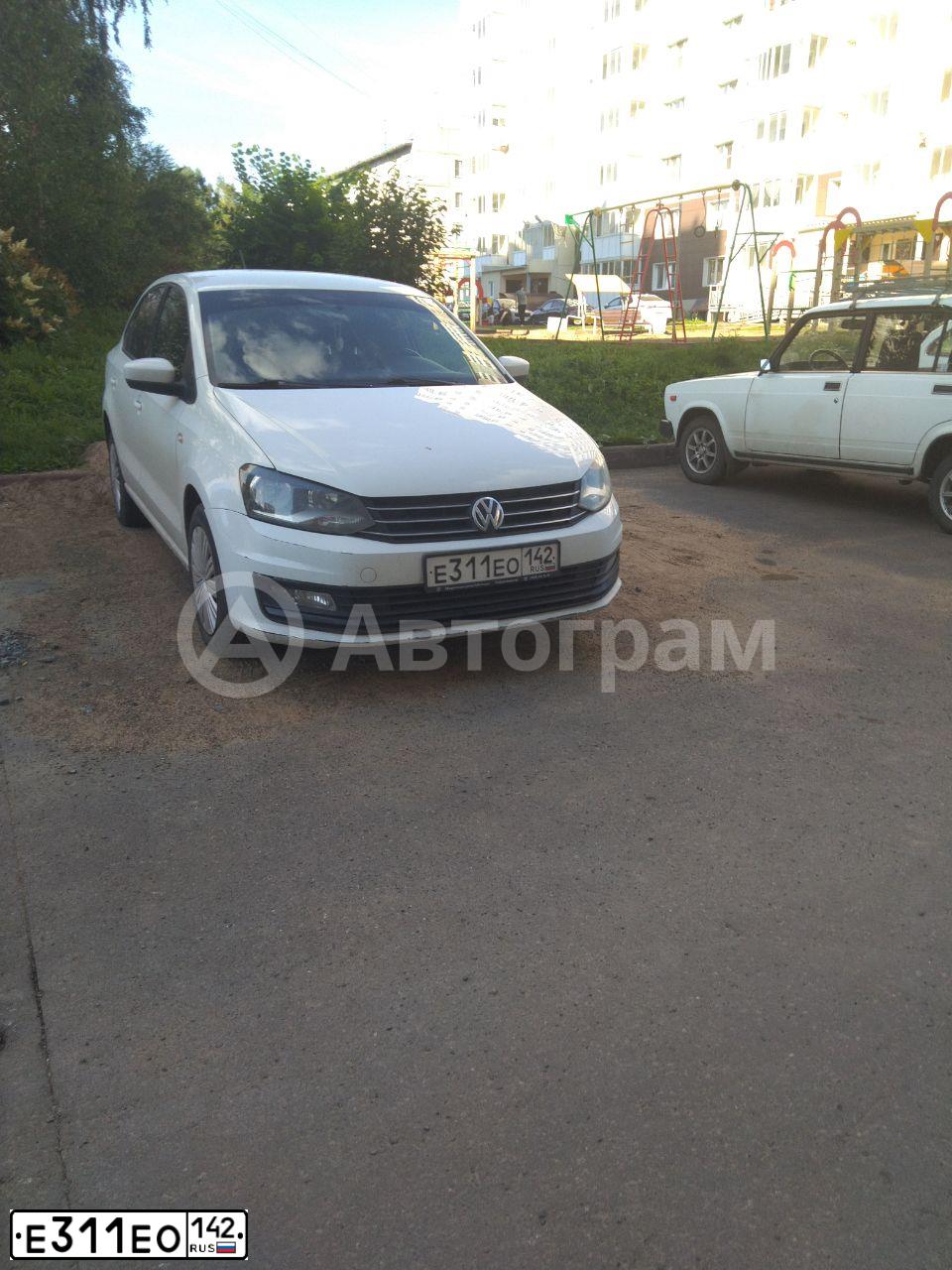 Фото автомобиля VOLKSWAGEN POLO, 2015 — госномер Е311ЕО142. Цвет: БЕЛЫЙ
