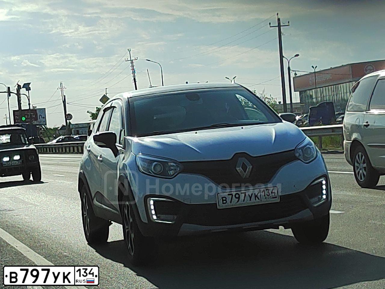 Фото автомобиля RENAULT KAPTUR, 2018 — госномер В797УК134. Цвет: Белый черный