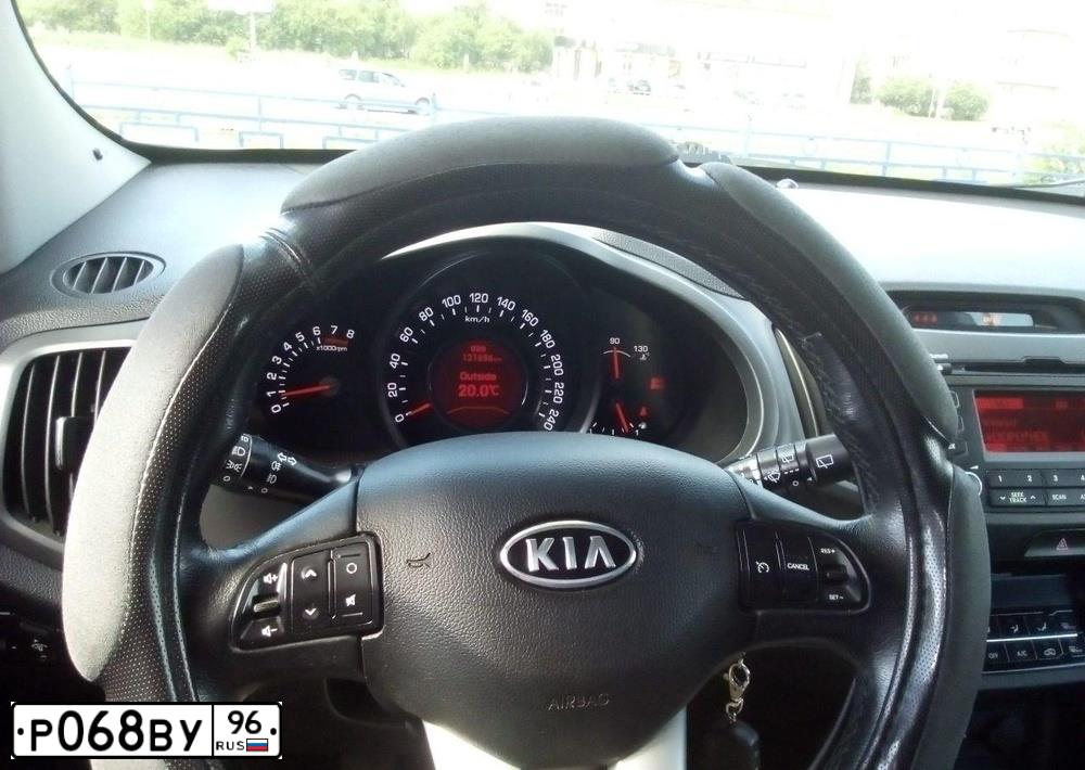 Фото автомобиля KIA SPORTAGE, 2012 — госномер Р068ВУ96. Цвет: БЕЛЫЙ