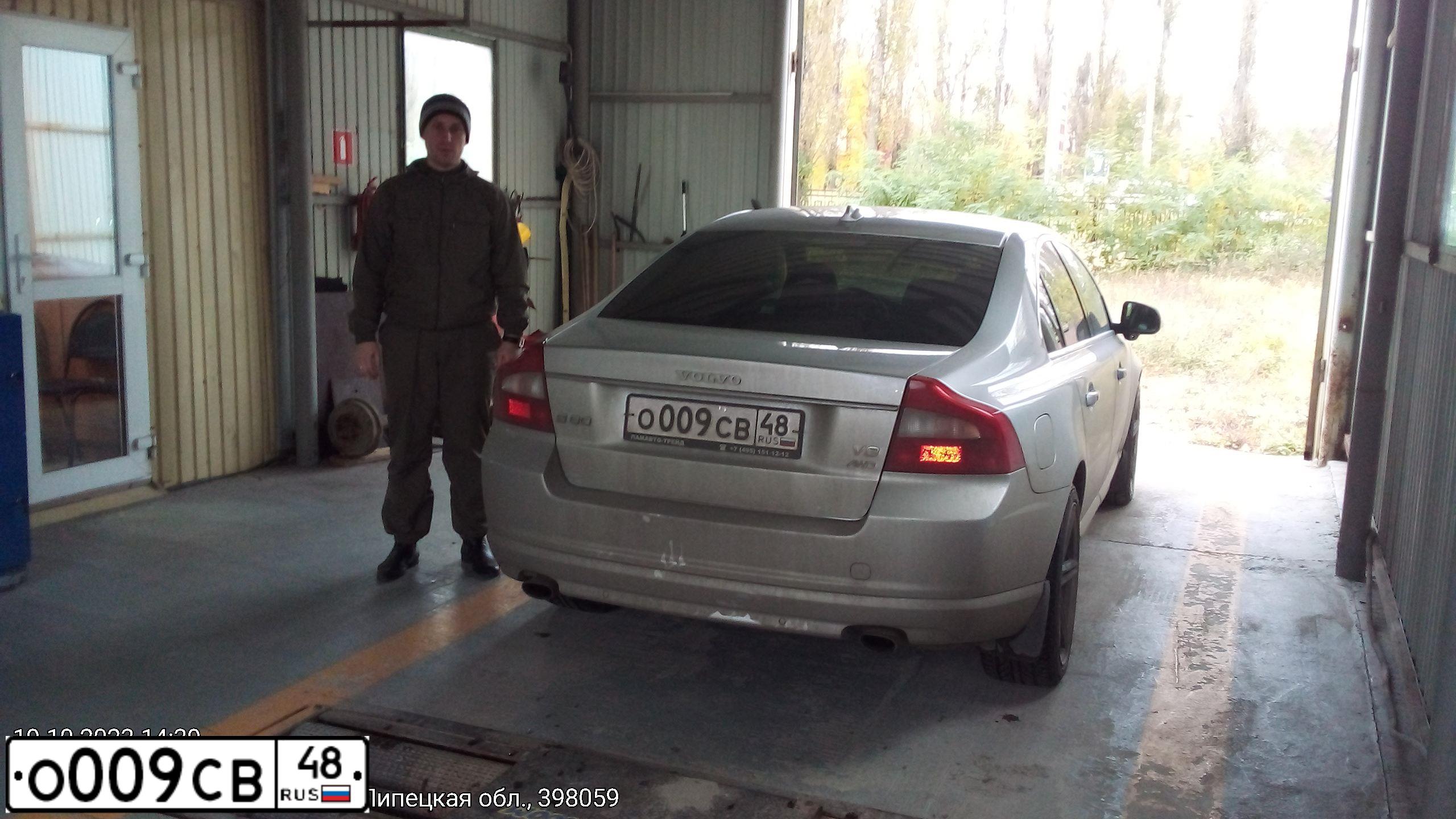 Фото автомобиля INFINITI QX70 /FX/, 2008 — госномер О885ТЕ48. Цвет: ЧЕРНЫЙ