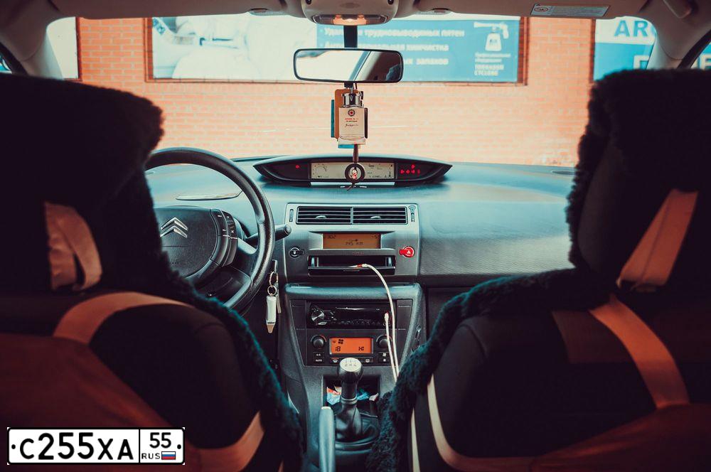 Фото автомобиля CITROEN C4, 2008 — госномер В469ОТ186. Цвет: ЧЕРНЫЙ