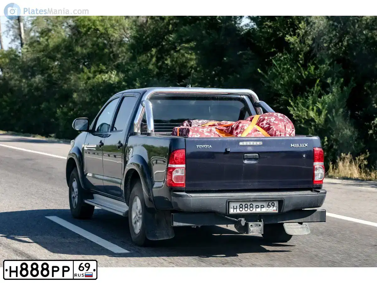 Фото автомобиля TOYOTA LANDCRUISER 200, 2018 — госномер Е007СО69. Цвет: Белый
