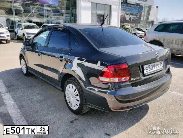 Фото автомобиля VOLKSWAGEN POLO, 2016 — госномер Е501ТК35. Цвет: СЕРЫЙ