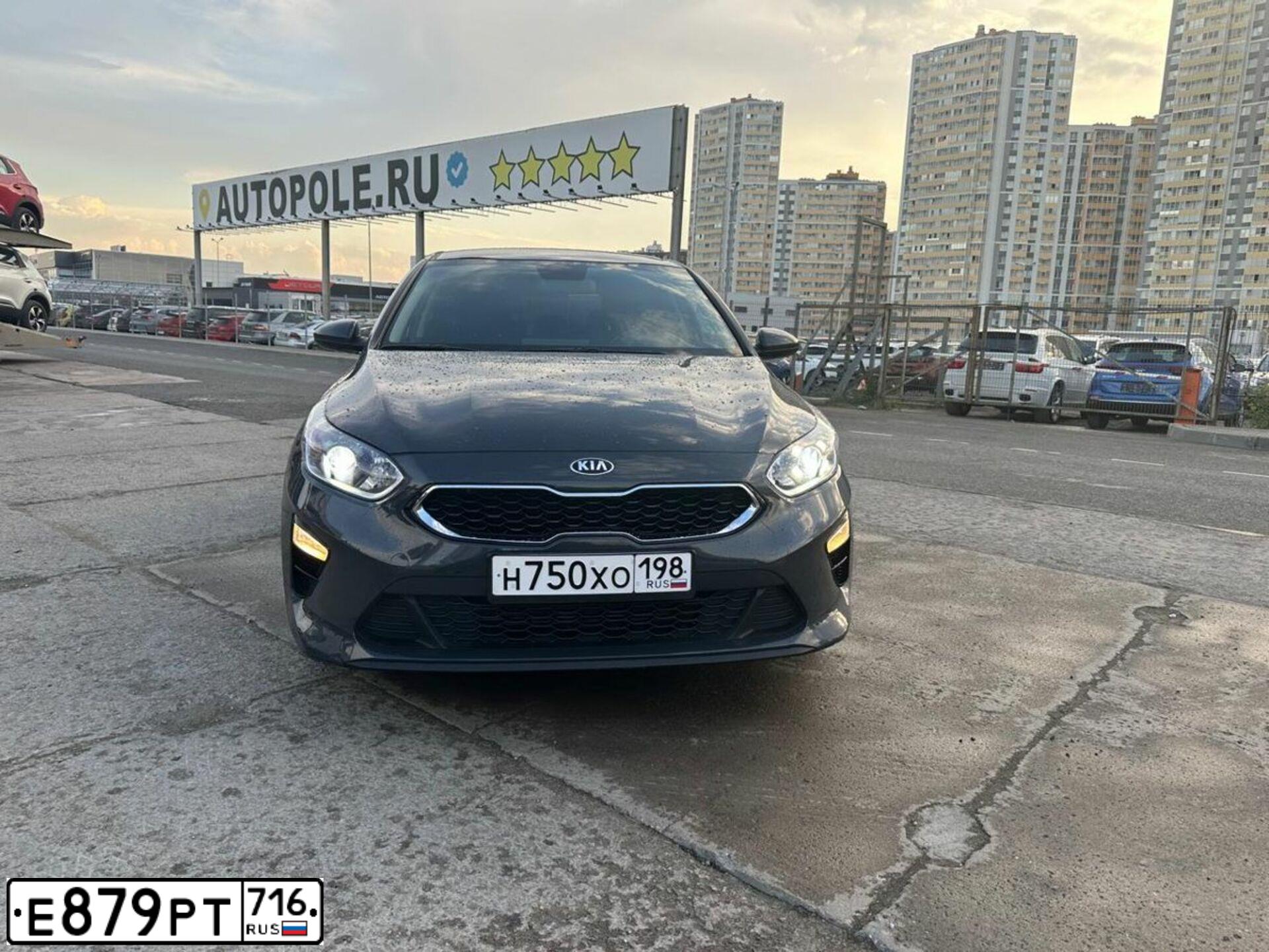 Фото автомобиля KIA CEE'D, 2020 — госномер Е879РТ716. Цвет: СЕРЫЙ