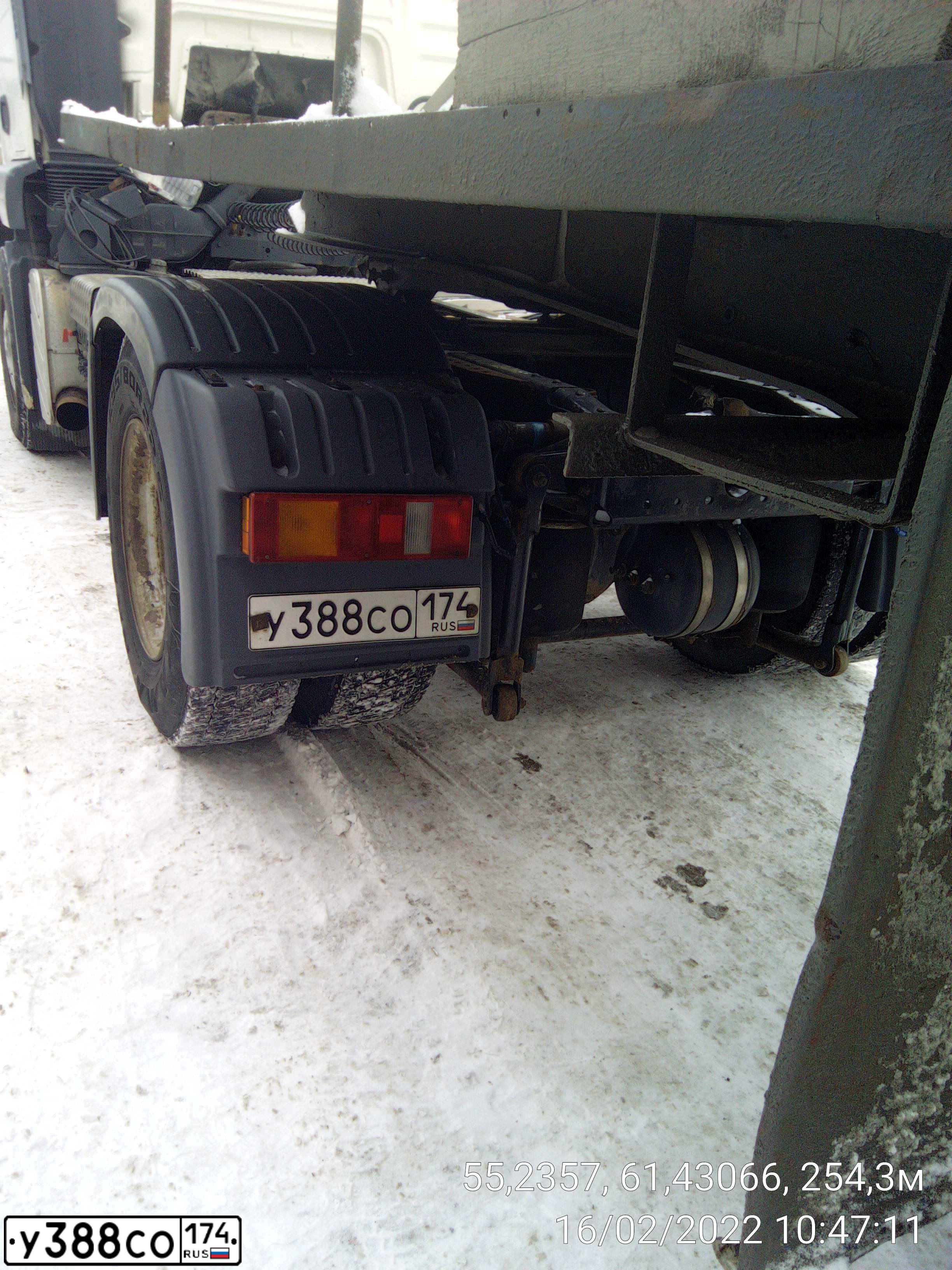 Фото автомобиля MAN TGA 18.XXX /4X2/, 2002 — госномер О900КТ174. Цвет: Белый
