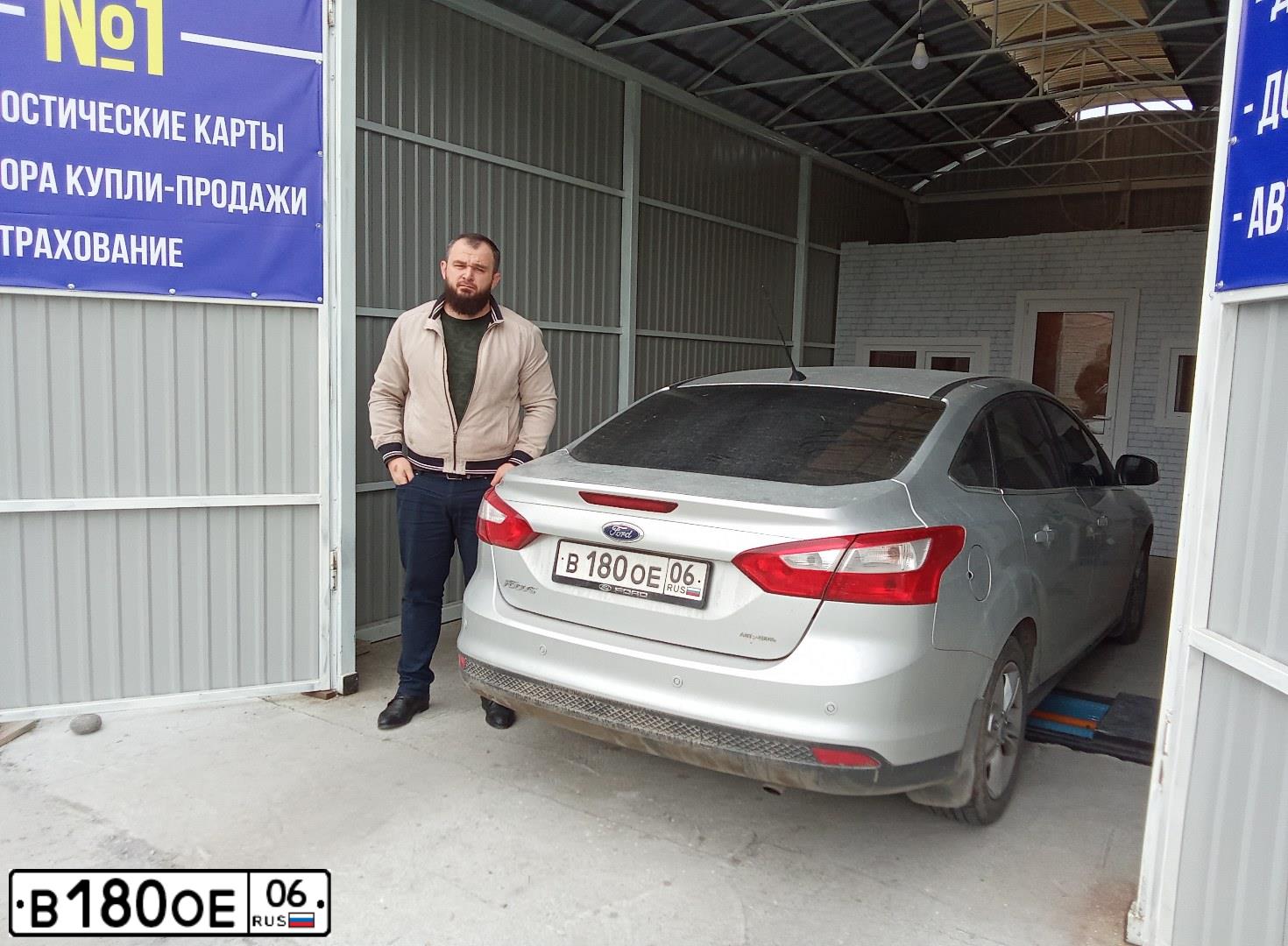 Фото автомобиля FORD FOCUS, 2013 — госномер Х666ЕХ777. Цвет: СЕРЕБРИСТЫЙ