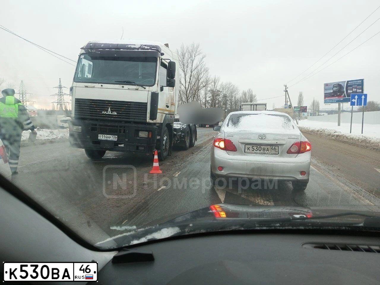 Фото автомобиля TOYOTA COROLLA, 2007 — госномер К530ВА46. Цвет: СЕРЕБРИСТЫЙ