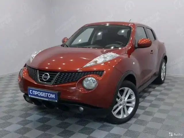 Фото автомобиля NISSAN JUKE, 2011 — госномер В636ВВ196. Цвет: КРАСНЫЙ