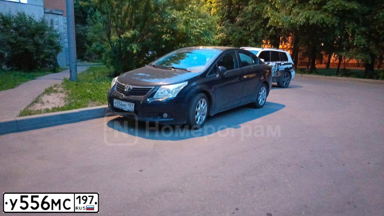 Фото автомобиля TOYOTA AVENSIS, 2011 — госномер У556МС197. Цвет: СЕРЫЙ ТЕМНЫЙ