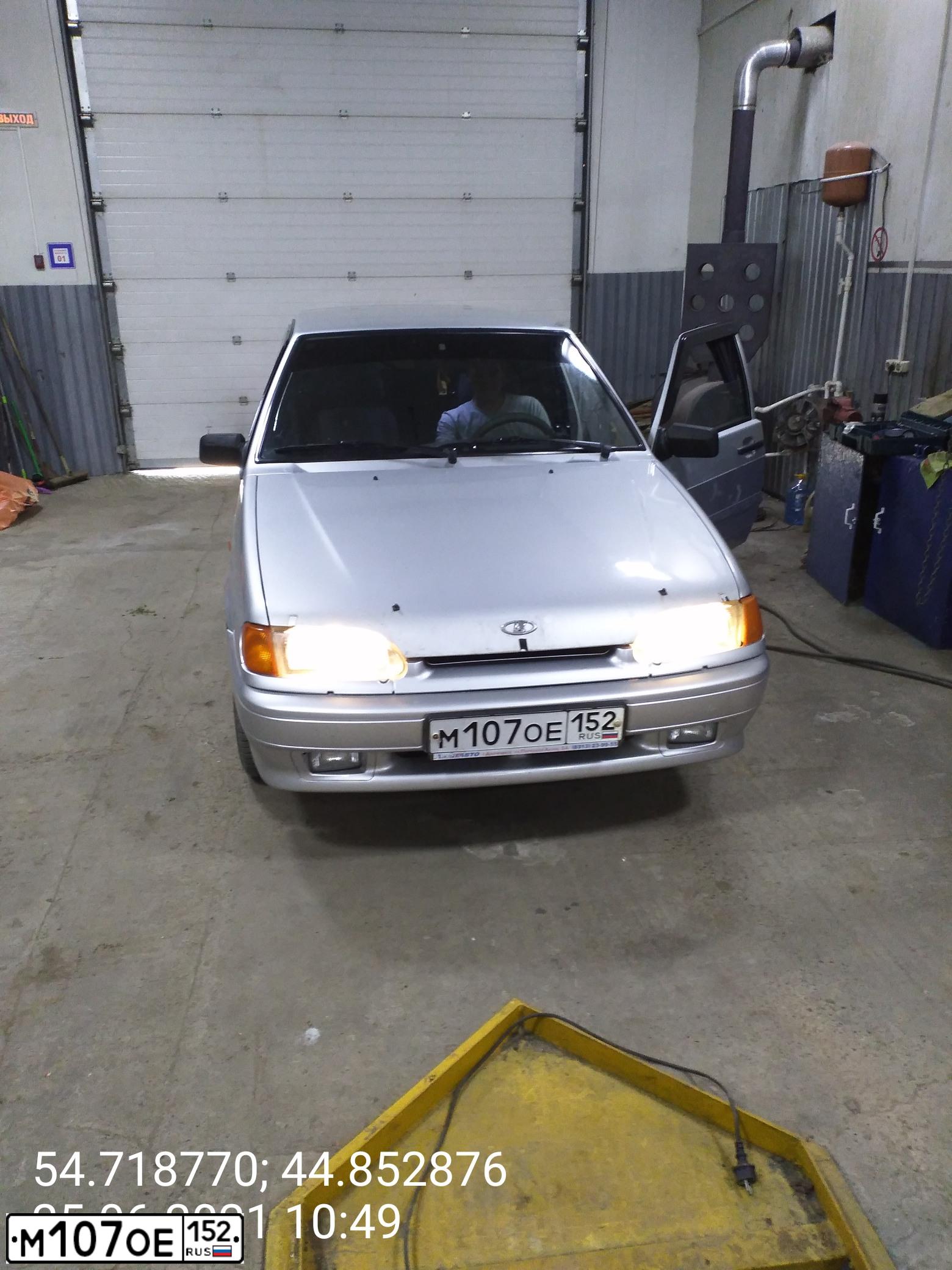 Фото автомобиля LADA 2114 SAMARA, 2013 — госномер М107ОЕ152. Цвет: СВЕТЛО-СЕРЫЙ