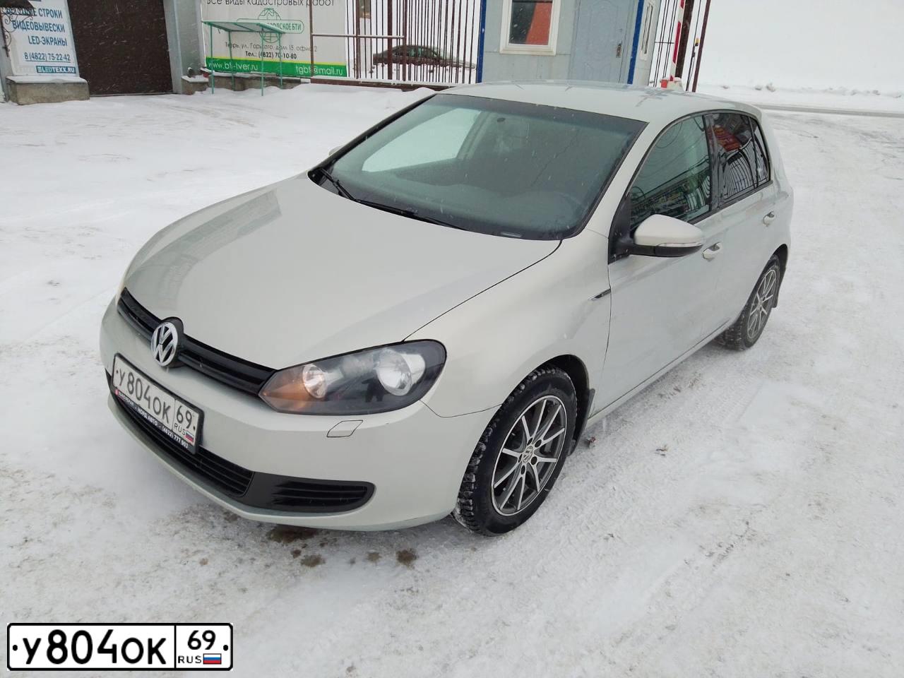 Фото автомобиля VOLKSWAGEN GOLF, 2011 — госномер У804ОК69. Цвет: СЕРЕБРИСТО-ЖЕЛТЫЙ