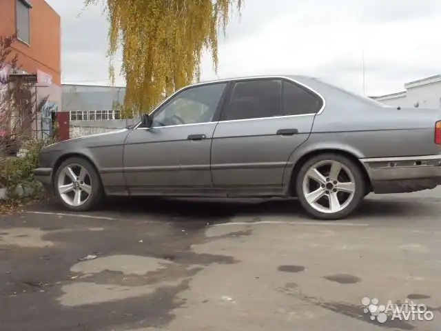 Фото автомобиля BMW W SERIE 5, 1993 — госномер В770АН57. Цвет: СЕРЫЙ