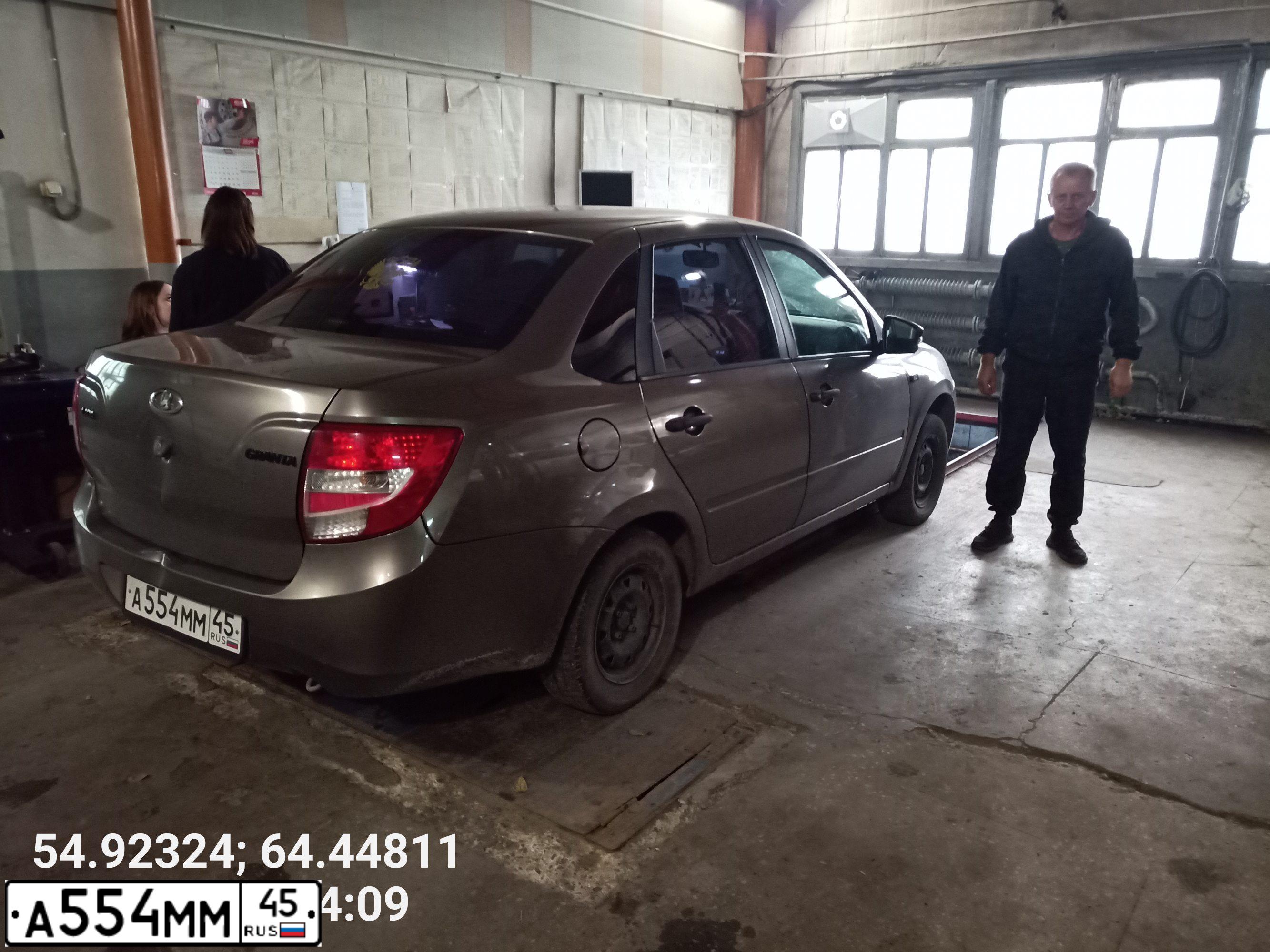 Фото автомобиля LADA 2190 GRANTA, 2016 — госномер А554ММ45. Цвет: Золотисто-коричневый