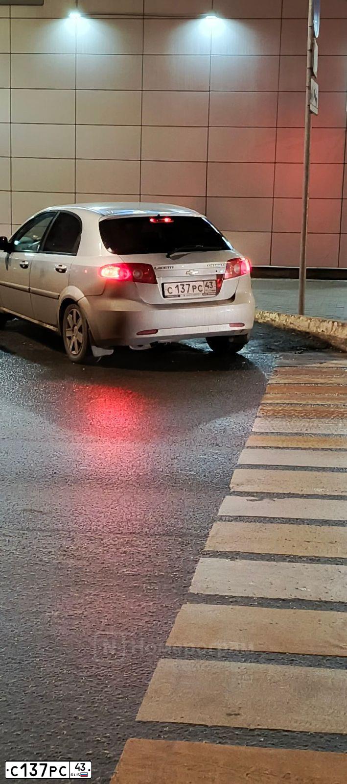 Фото автомобиля CHEVROLET LACETTI, 2007 — госномер С137РС43. Цвет: СЕРЕБРИСТЫЙ