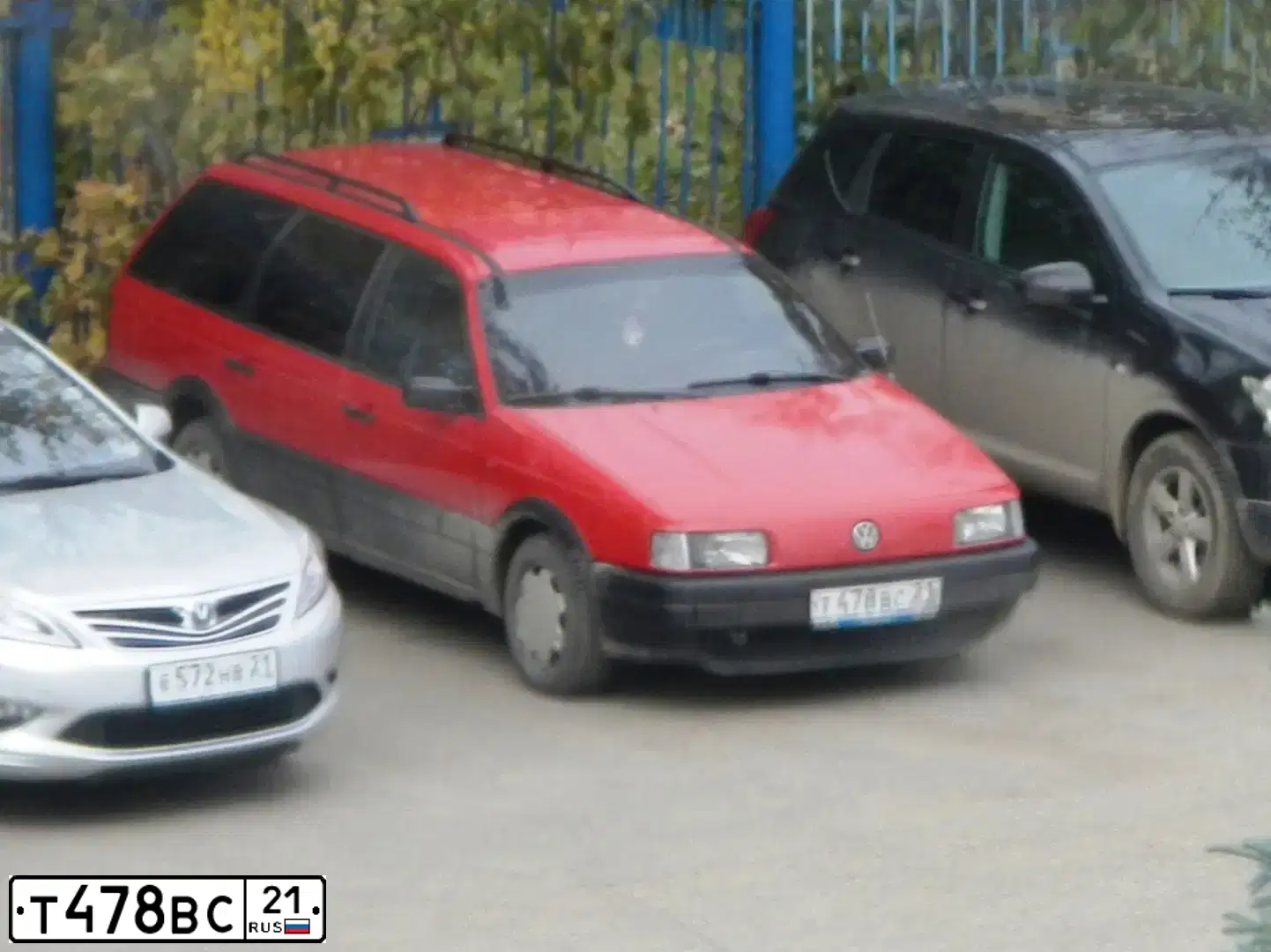 Фото автомобиля VOLKSWAGEN PASSAT, 1991 — госномер Т478ВС21. Цвет: КРАСНЫЙ