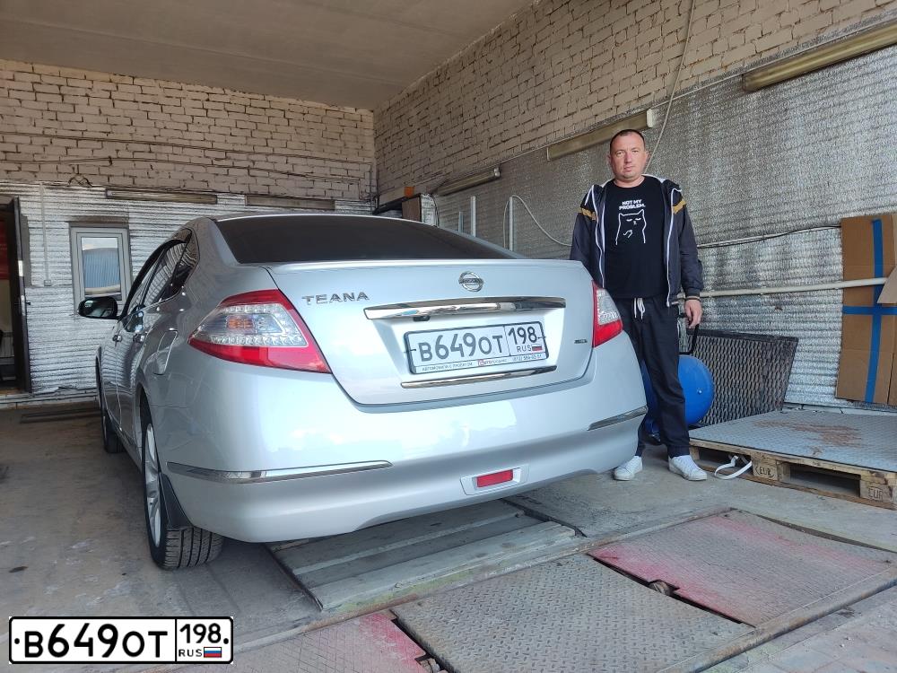 Фото автомобиля NISSAN TEANA, 2012 — госномер В649ОТ198. Цвет: Серебристый