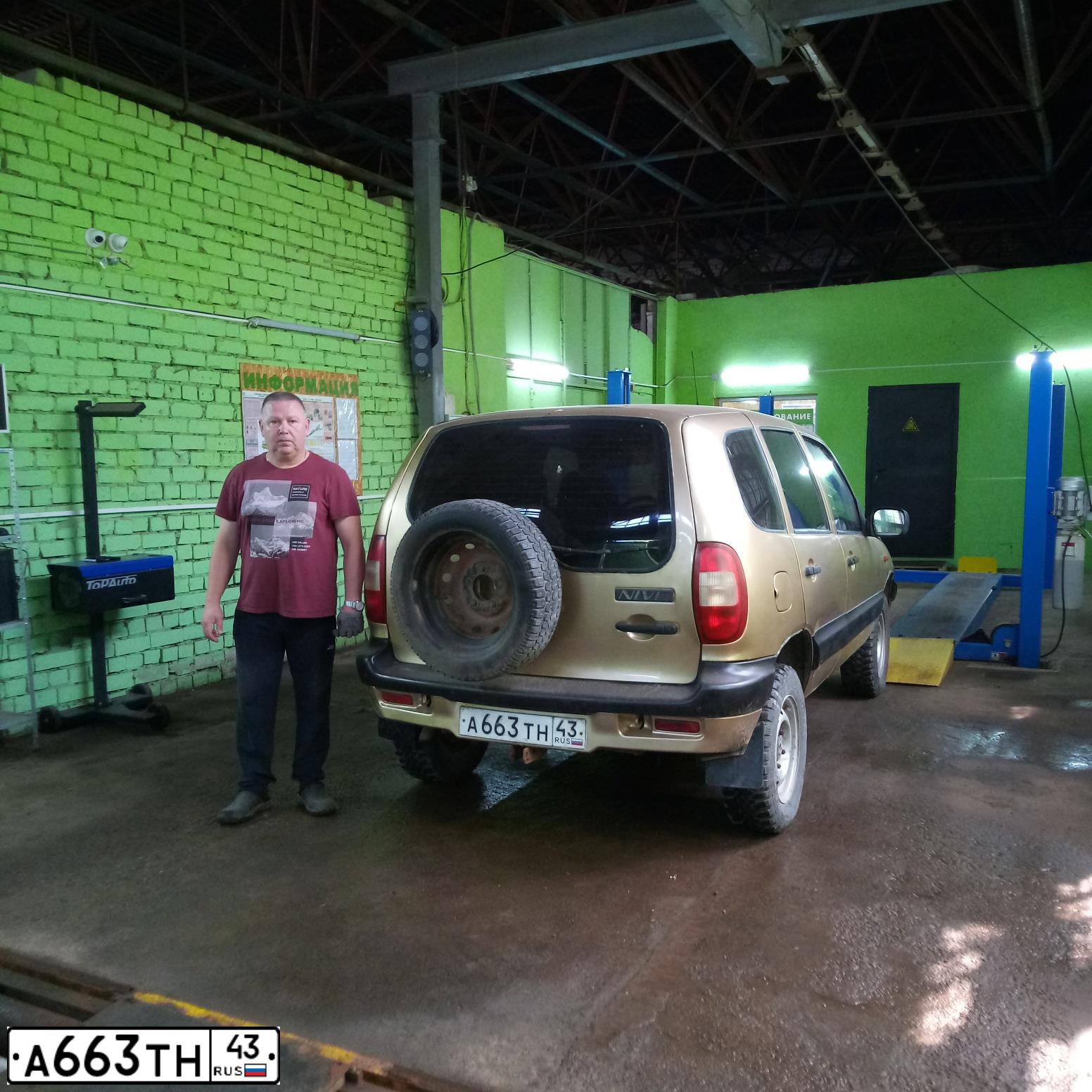 Фото автомобиля CHEVROLET NIVA, 2004 — госномер А663ТН43. Цвет: БЕЖЕВЫЙ МЕТАЛЛИК