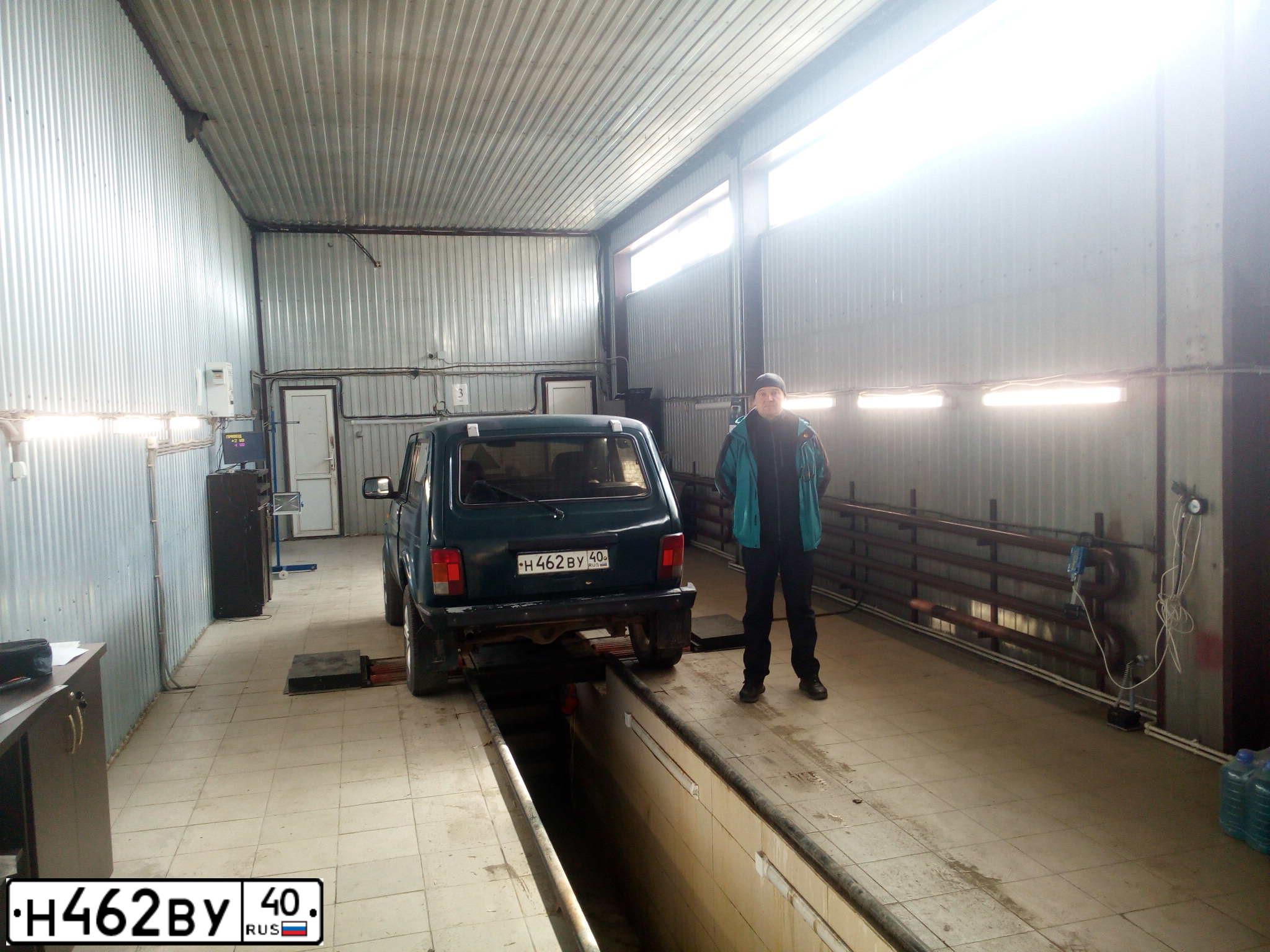 Фото автомобиля LADA 2121 NIVA, 2004 — госномер Р233ОК40. Цвет: СИНЕ-ЗЕЛЕНЫЙ