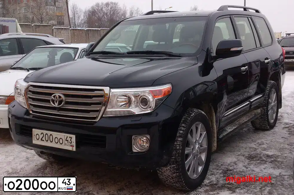 Фото автомобиля TOYOTA LANDCRUISER 200, 2012 — госномер О200ОО43. Цвет: ЧЕРНЫЙ