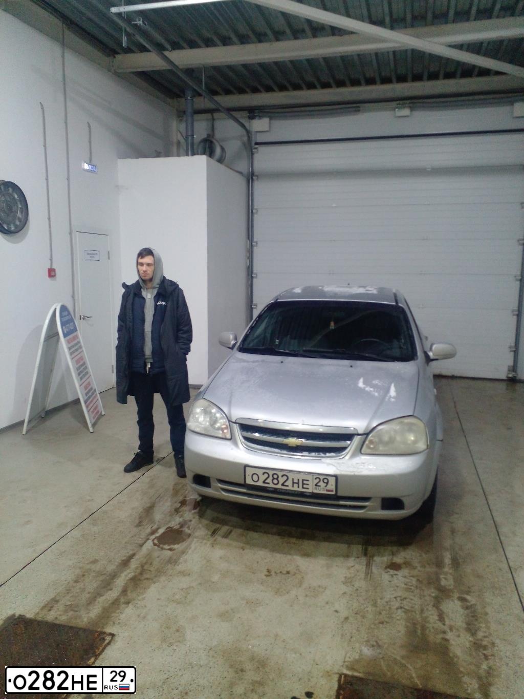 Фото автомобиля CHEVROLET T LACETTI, 2009 — госномер О282НЕ29. Цвет: СВЕТЛО-СЕРЫЙ