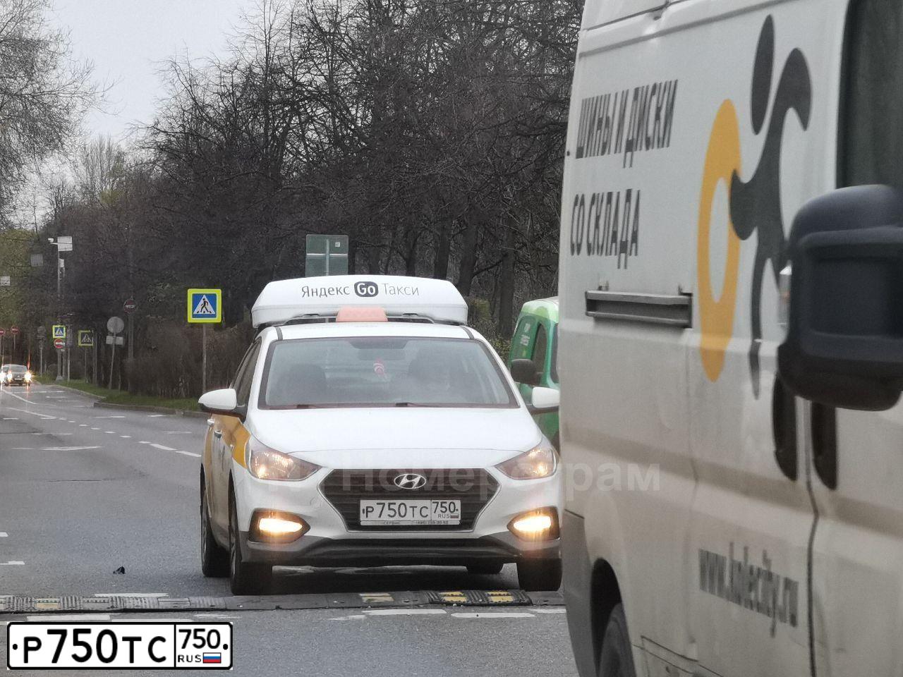 Фото автомобиля HYUNDAI SOLARIS, 2018 — госномер О166МЕ71. Цвет: БЕЛЫЙ-ЖЕЛТЫЙ-СЕРЫЙ