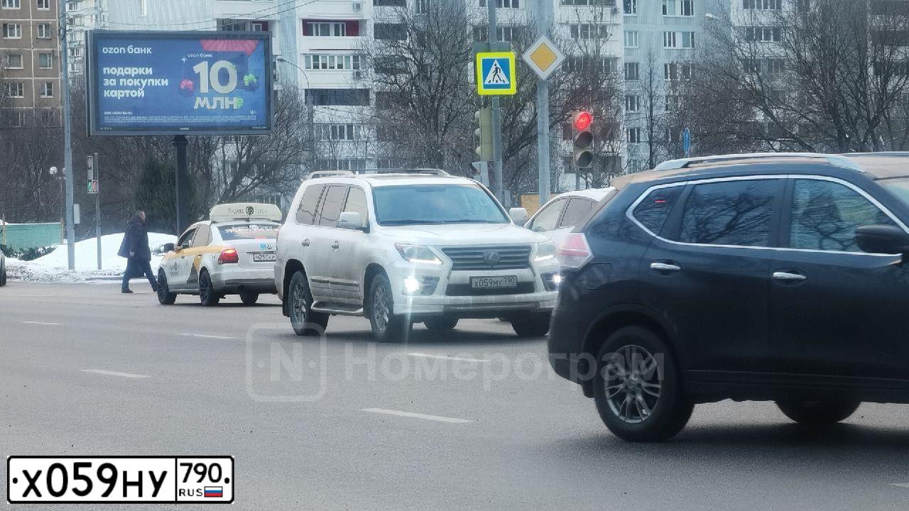 Фото автомобиля CHEVROLET CRUZE, 2012 — госномер Х059НУ790. Цвет: Белый
