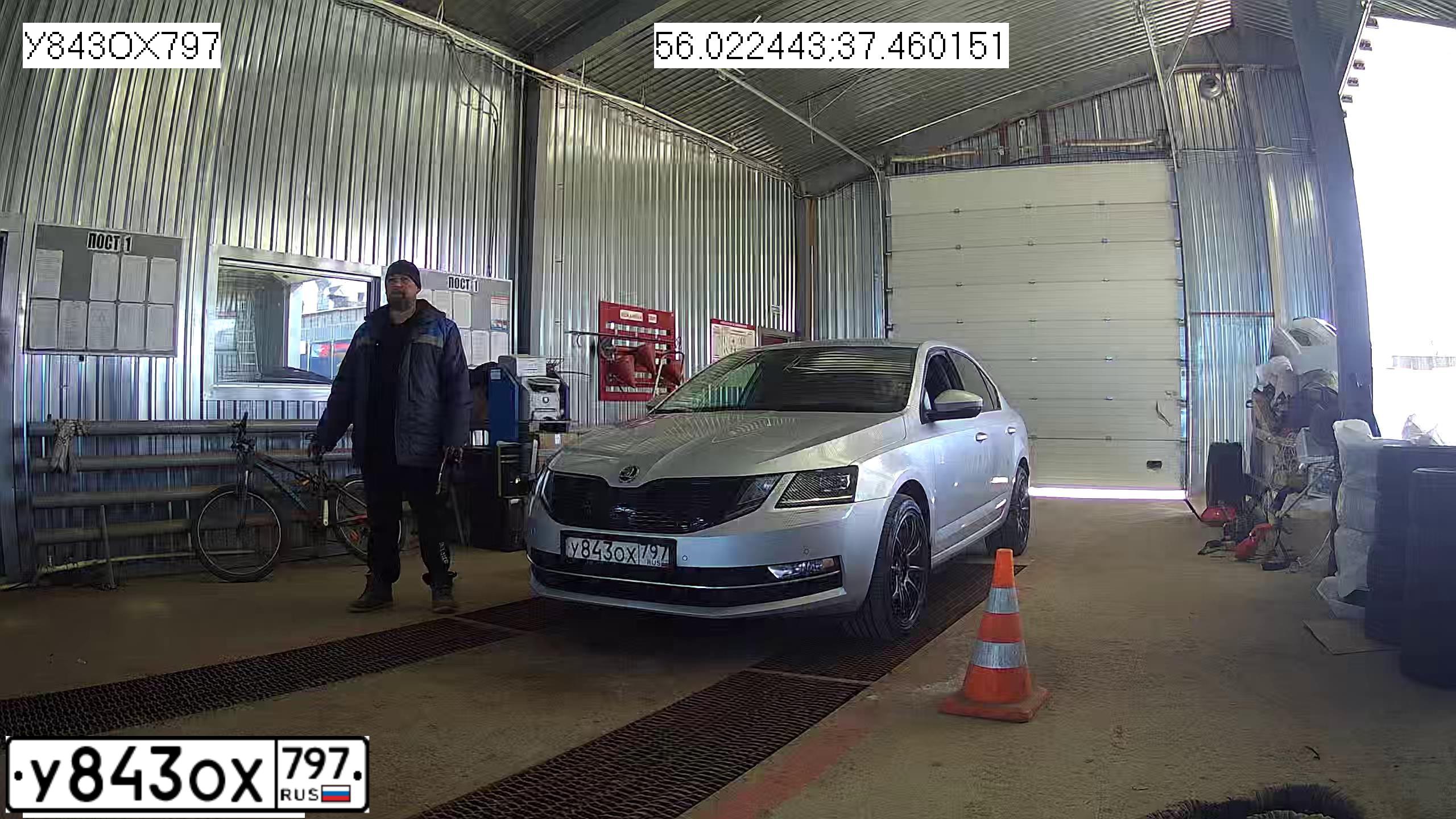Фото автомобиля SKODA OCTAVIA, 2020 — госномер У843ОХ797. Цвет: СЕРЫЙ