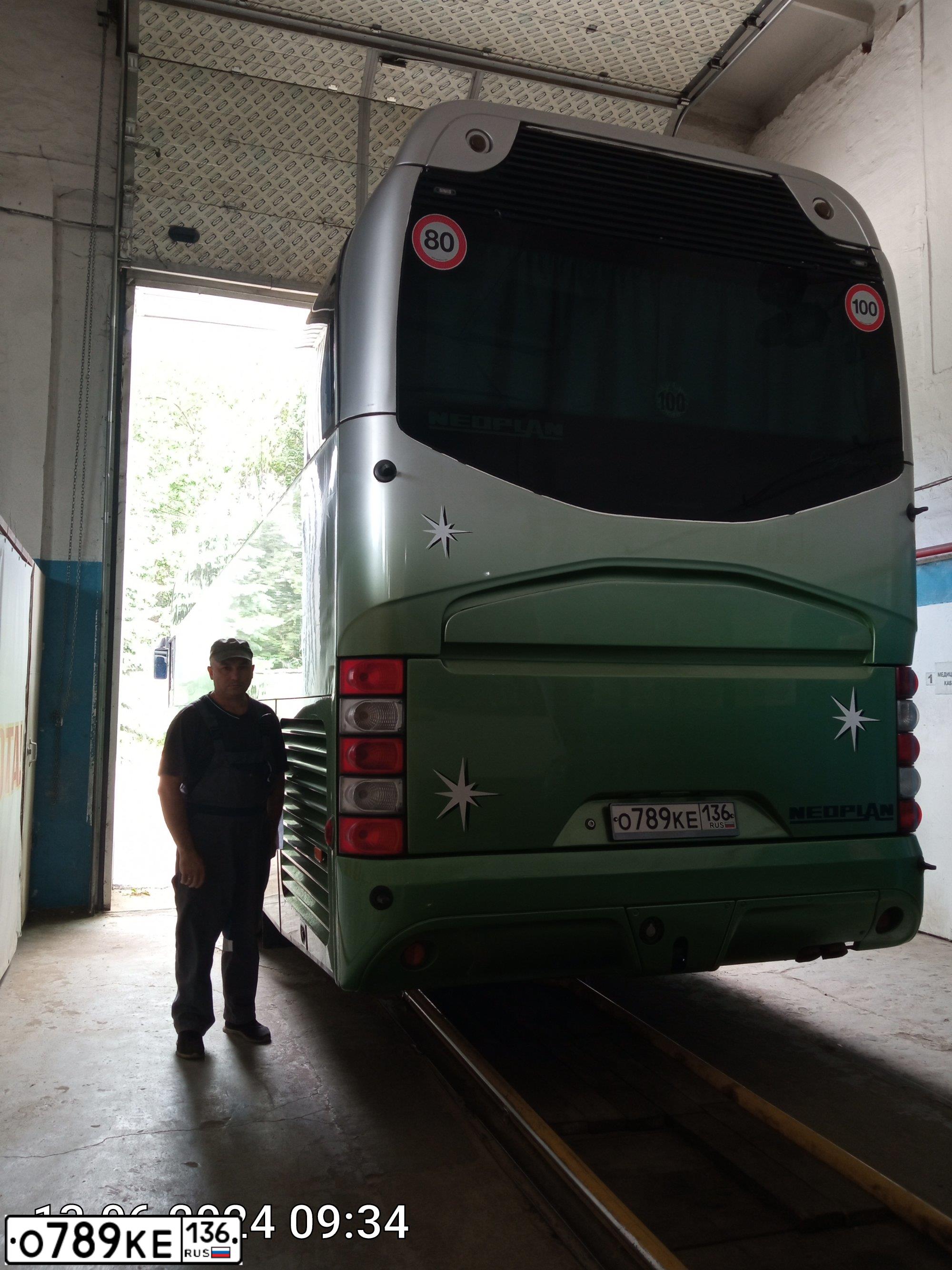 Фото автомобиля NEOPLAN CITYLINER, 1982 — госномер О789КЕ136. Цвет: СВЕТЛО-ЗЕЛЕНЫЙ