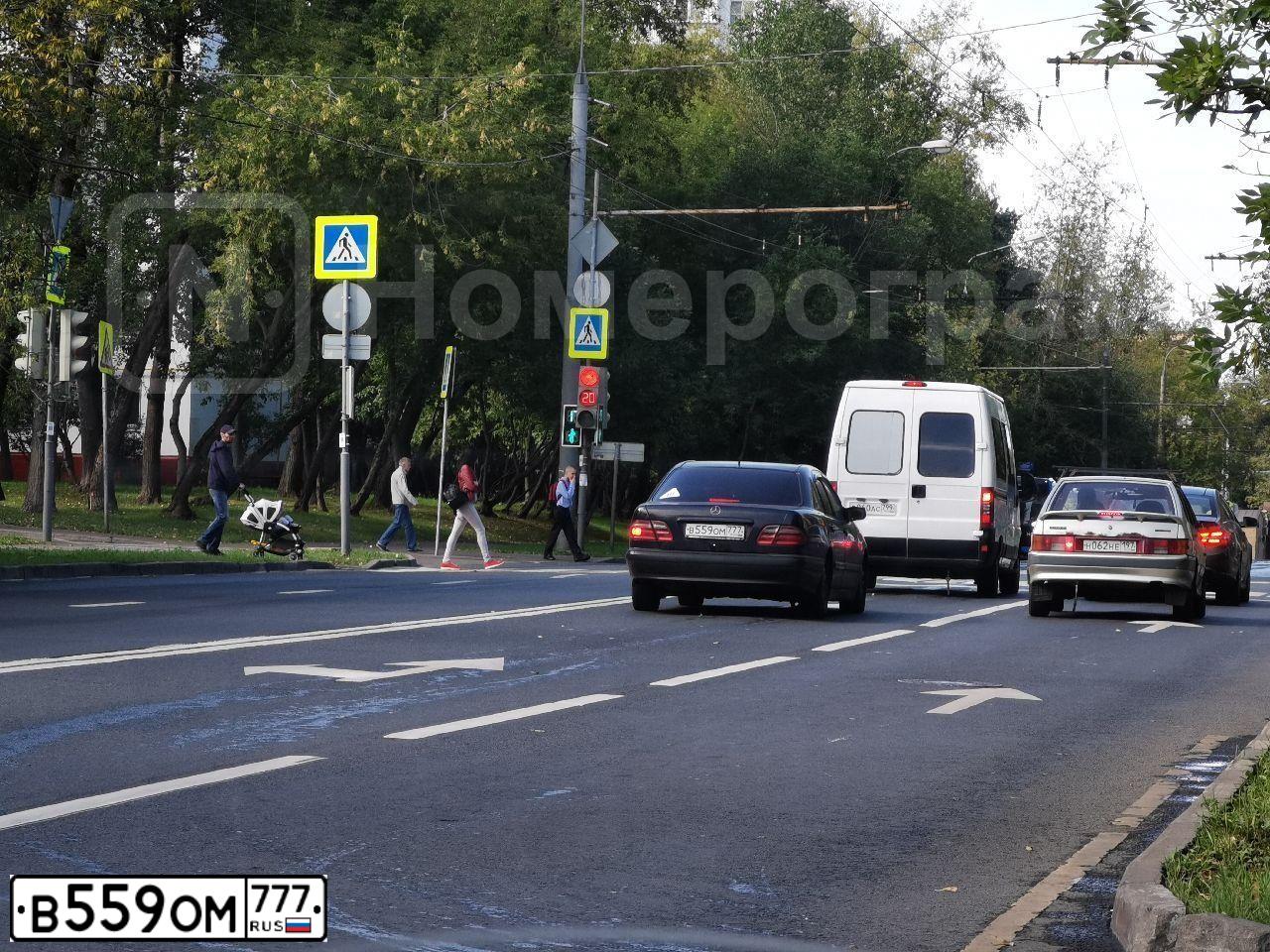 Фото автомобиля MERCEDES E-KLASSE, 1999 — госномер В559ОМ777. Цвет: ТЕМНО-СИНИЙ