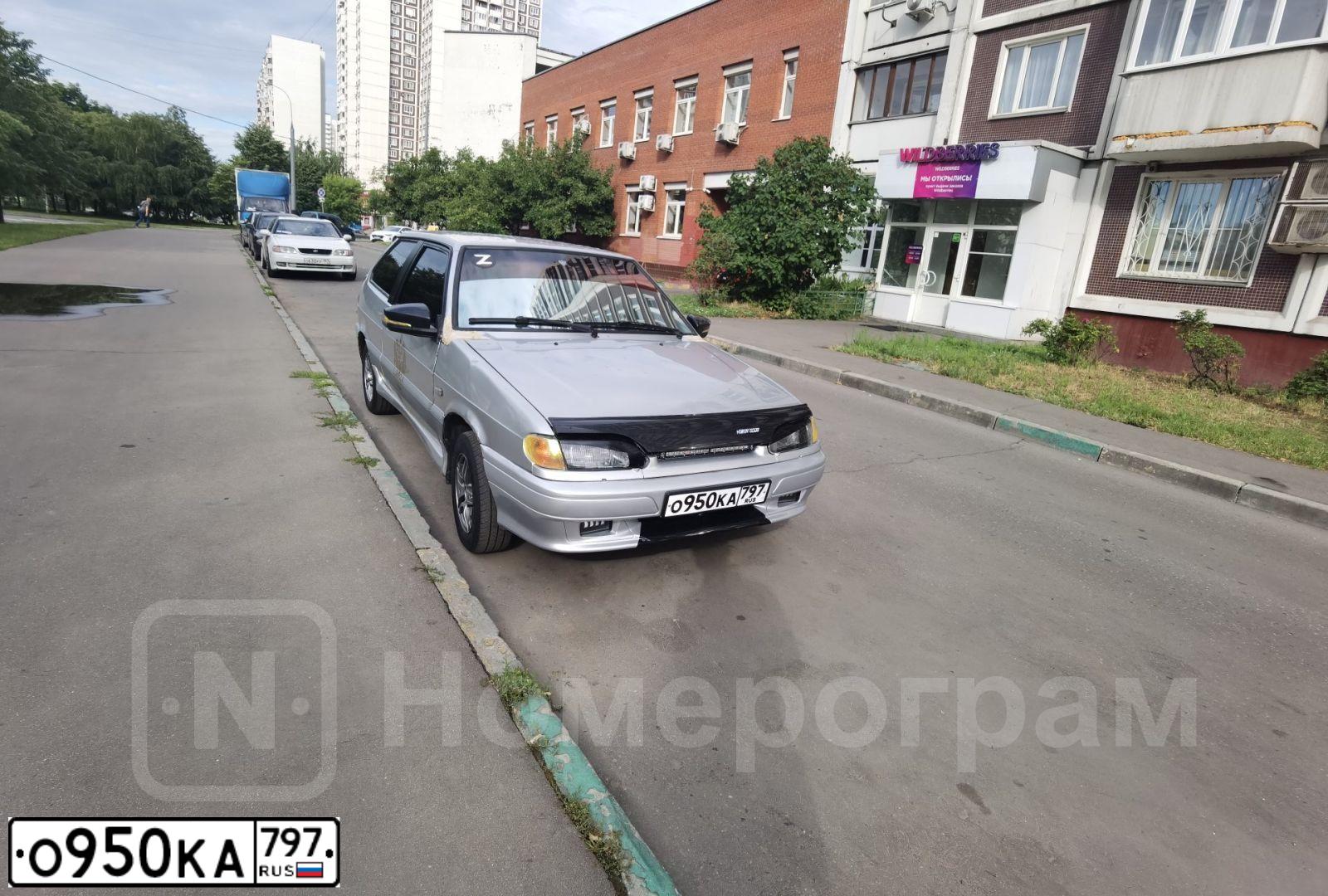 Фото автомобиля LADA 2113 SAMARA, 2005 — госномер О589ВТ977. Цвет: Серый