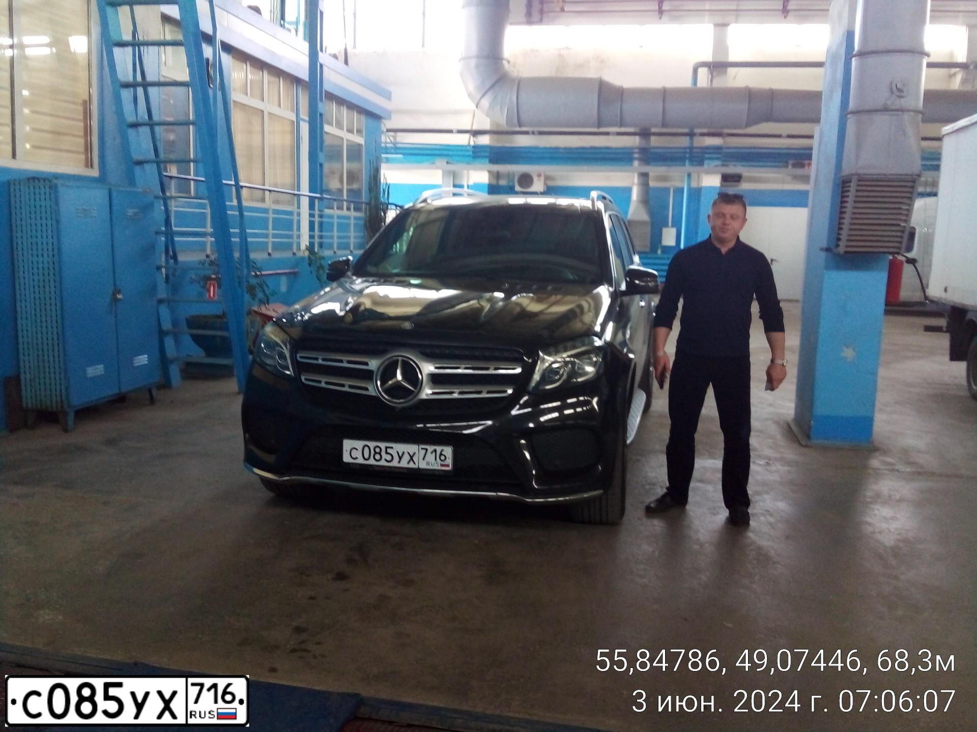Фото автомобиля MERCEDES GL-KLASSE, 2016 — госномер В003РС716. Цвет: ЧЕРНЫЙ