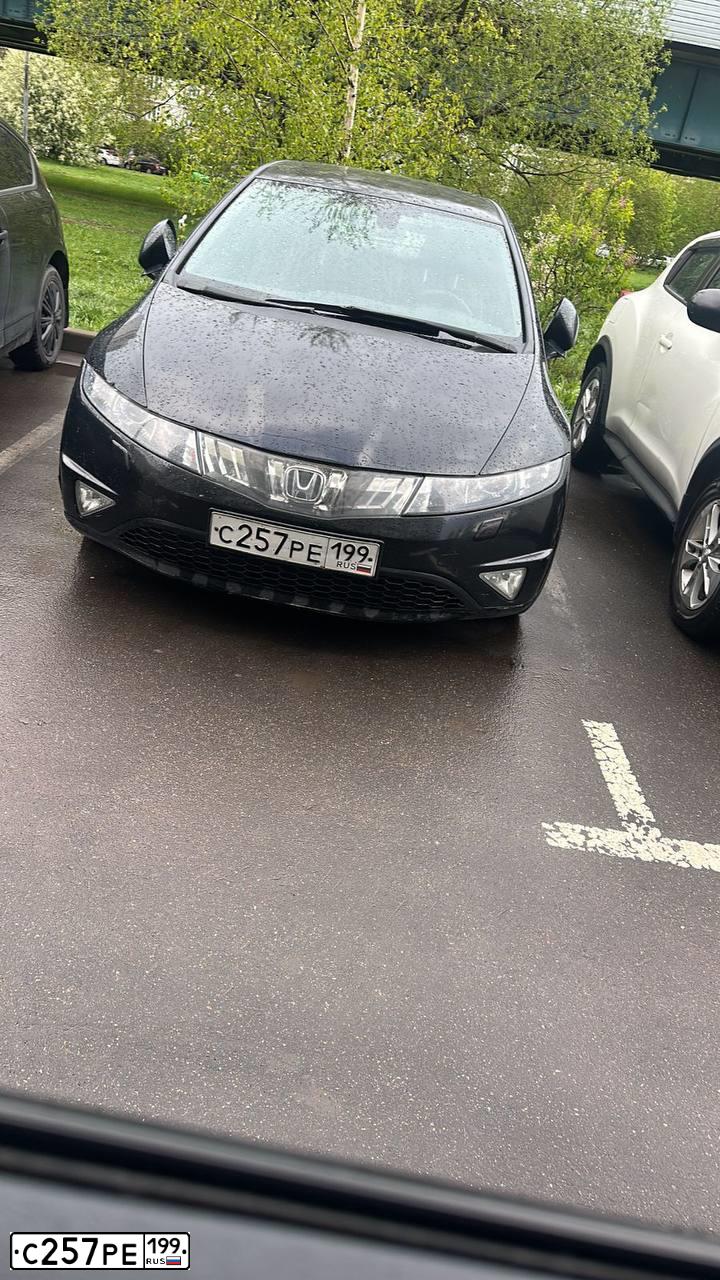 Фото автомобиля HONDA CIVIC, 2008 — госномер С257РЕ199. Цвет: ЧЕРНЫЙ