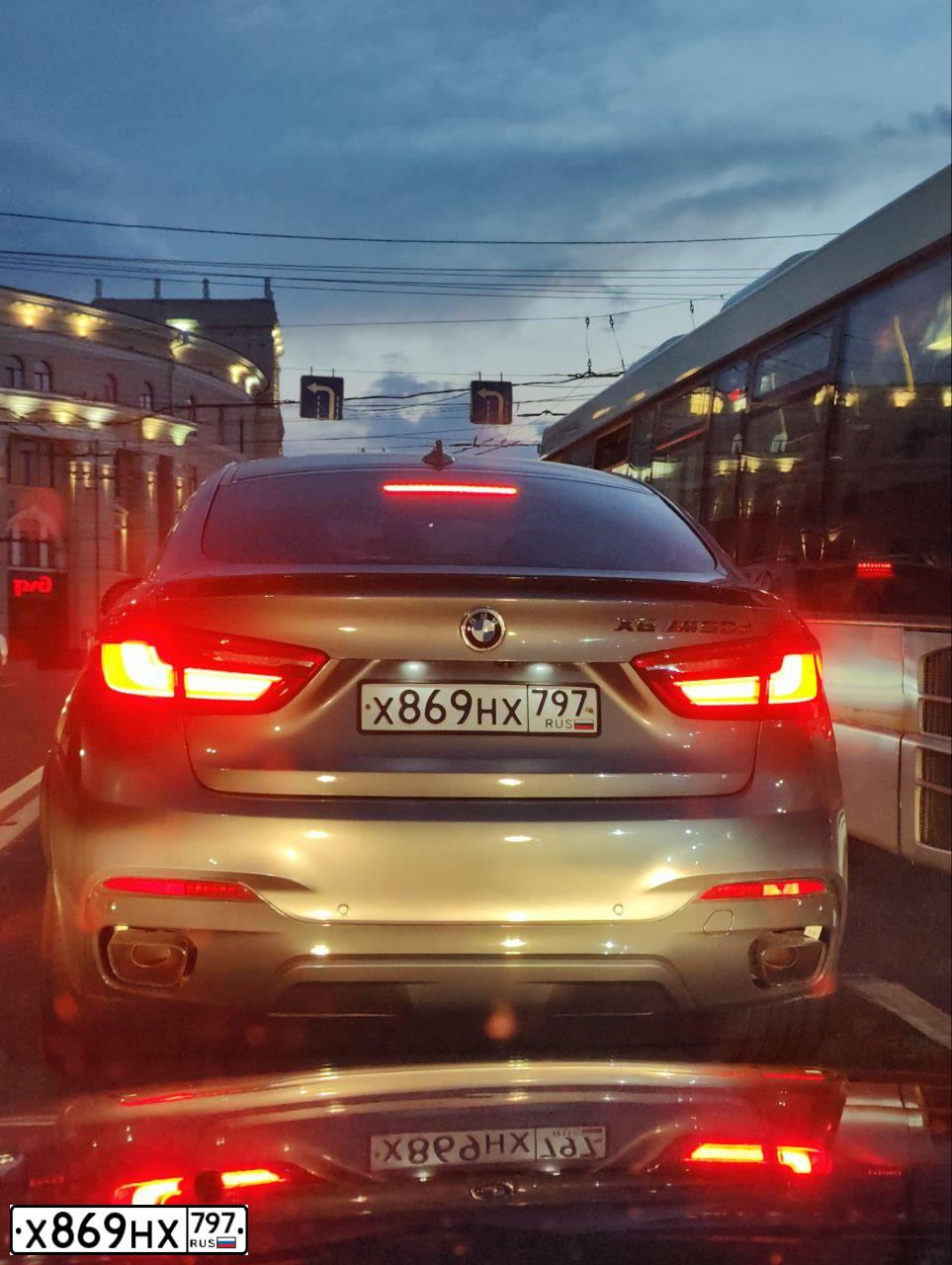 Фото автомобиля BMW X6, 2016 — госномер Р661ВО977. Цвет: СЕРЫЙ