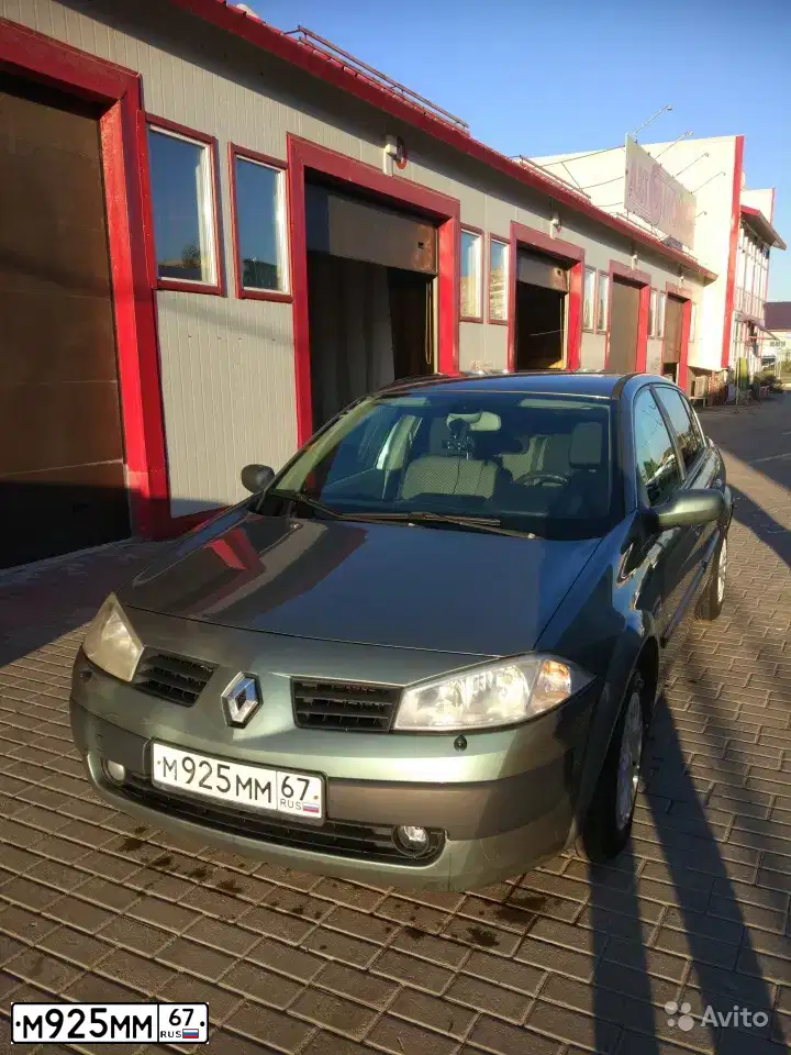 Фото автомобиля RENAULT MEGANE, 2004 — госномер М925ММ67. Цвет: СЕРО-ЗЕЛЕНЫЙ