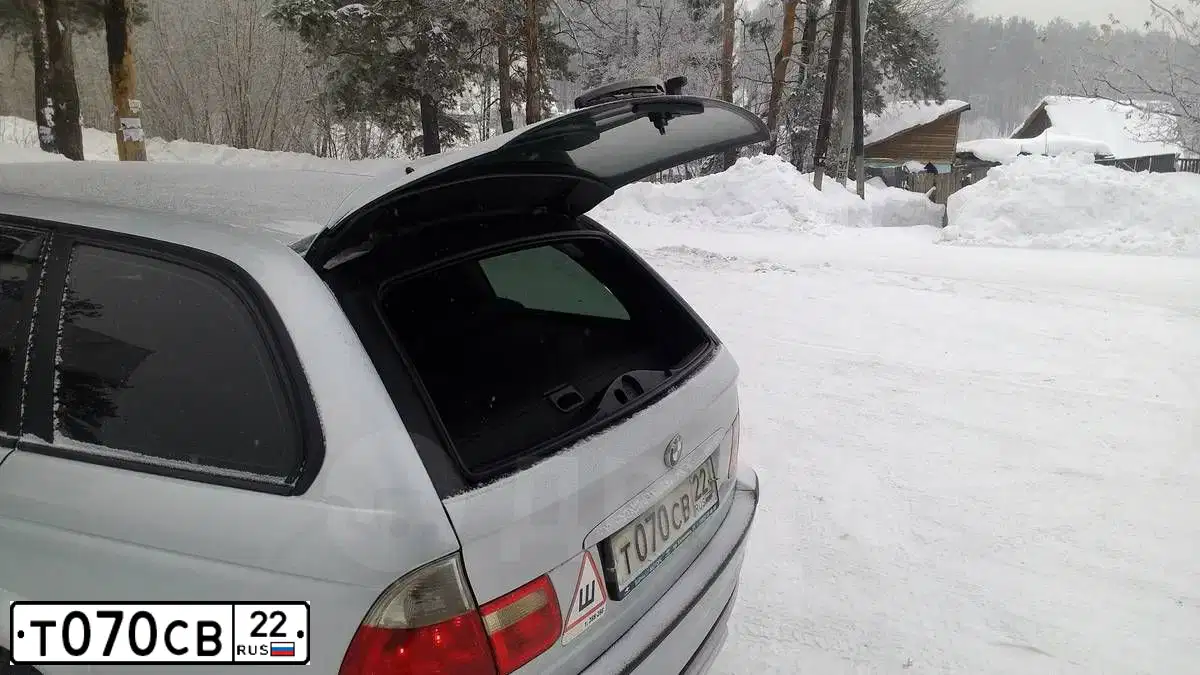 Фото автомобиля BMW 318I, 2002 — госномер О839НО124. Цвет: СЕРЕБРИСТЫЙ