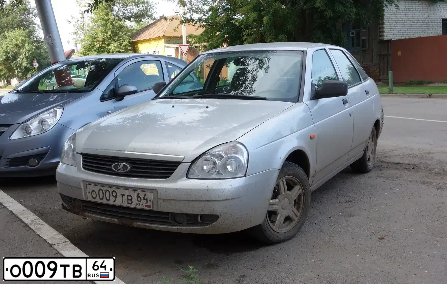 Фото автомобиля LADA 2172 PRIORA, 2008 — госномер В986КС164. Цвет: СВЕТЛО СЕРЫЙ
