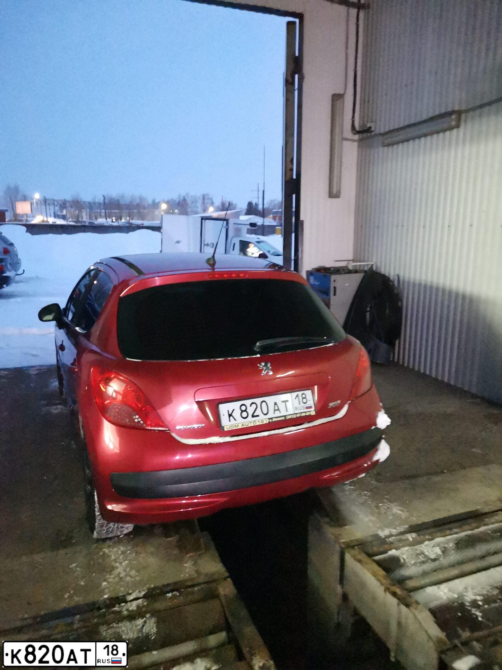 Фото автомобиля PEUGEOT 207, 2007 — госномер М511РТ702. Цвет: Красный